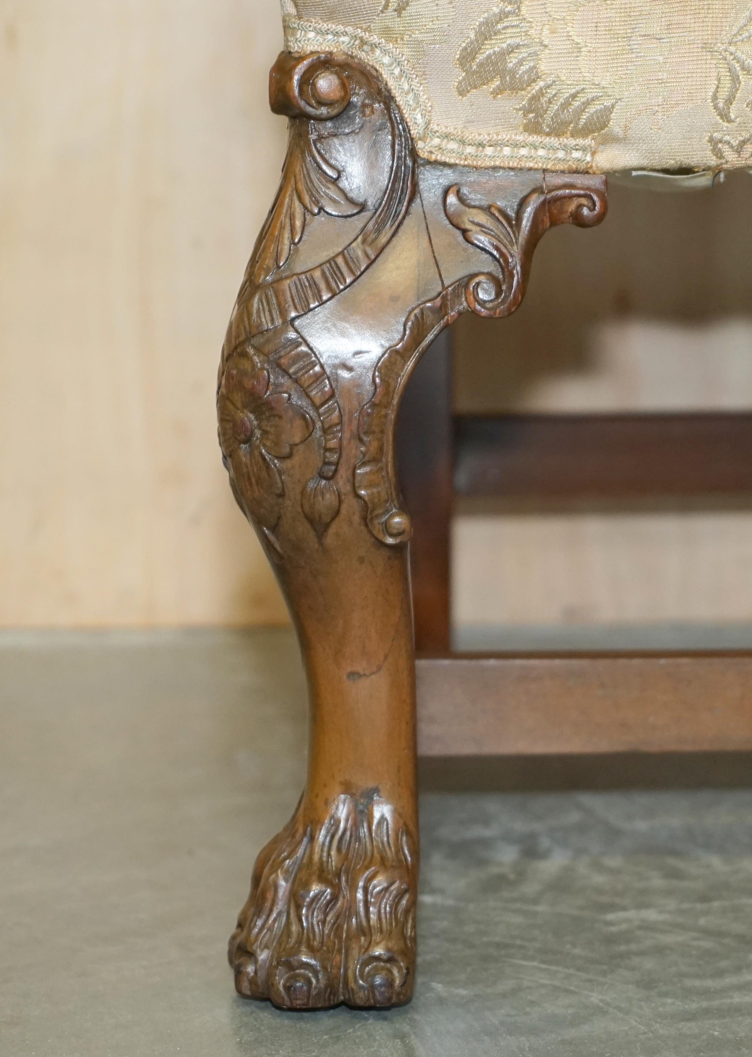 ANTIQUITÉE FABRIQUE IRISH GEORGE III STYLE HEAViLY CARVED GAINSBOROUGH CIRCA 1880 en vente 1