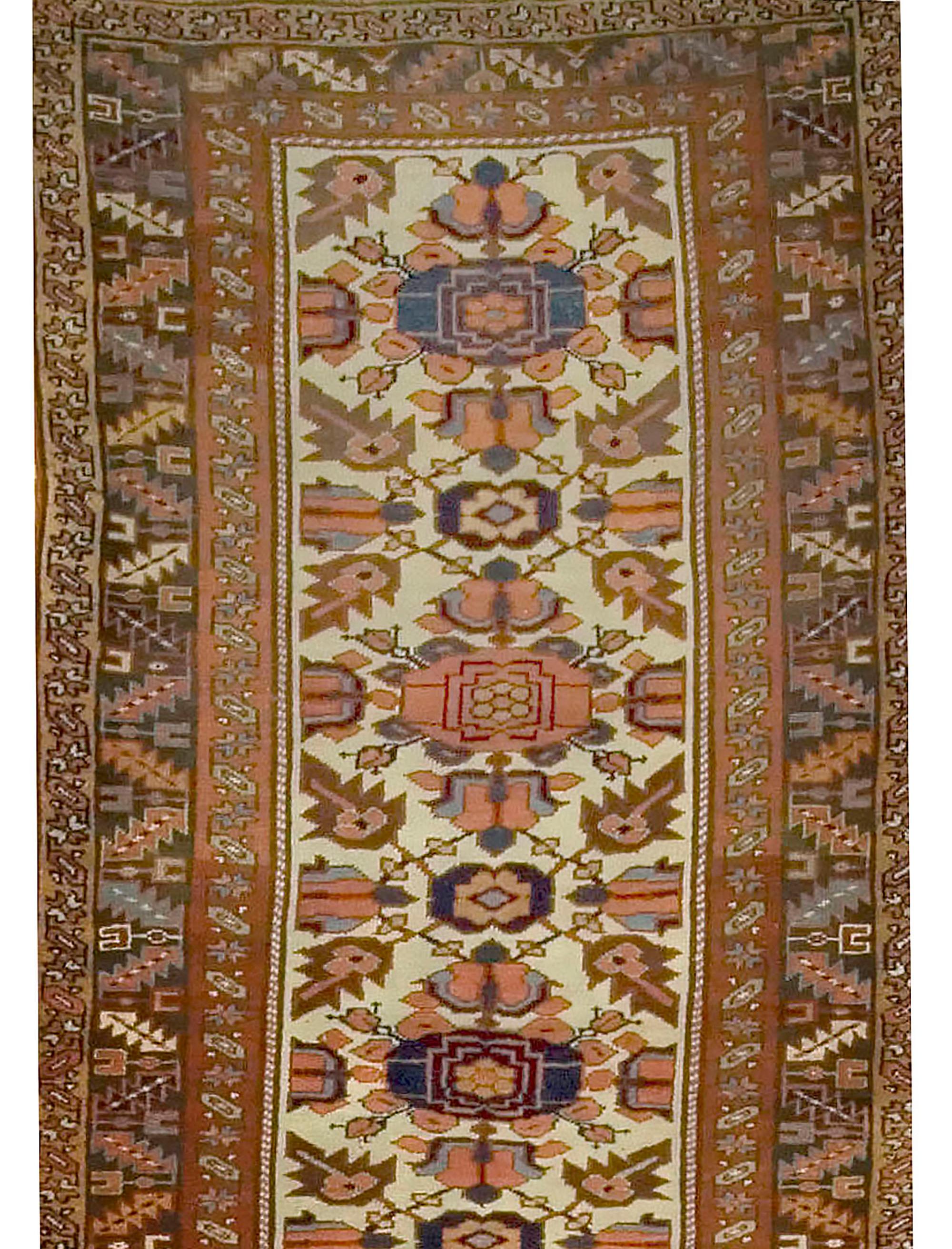 Antike CIRCA 1880 Elfenbein Kurdisch Läufer 3'7 x 13'5 (Handgewebt) im Angebot