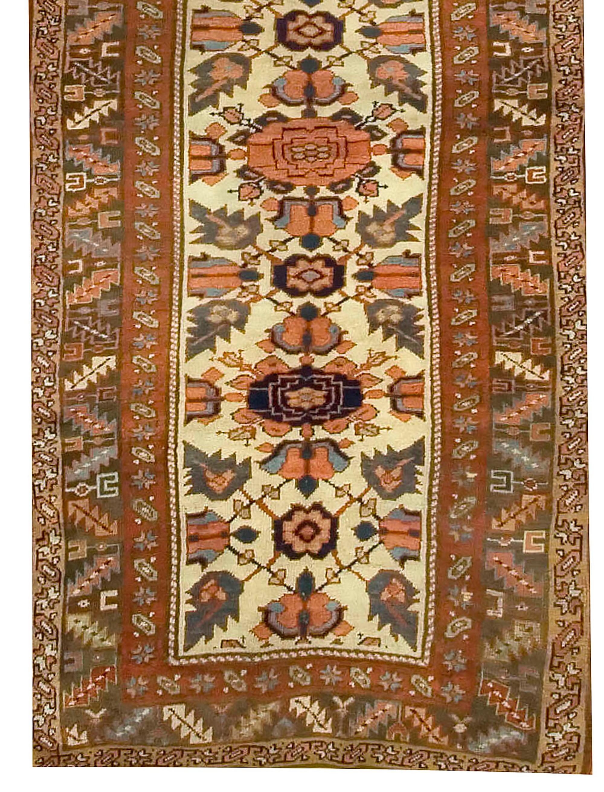 Antike CIRCA 1880 Elfenbein Kurdisch Läufer 3'7 x 13'5 im Angebot 2