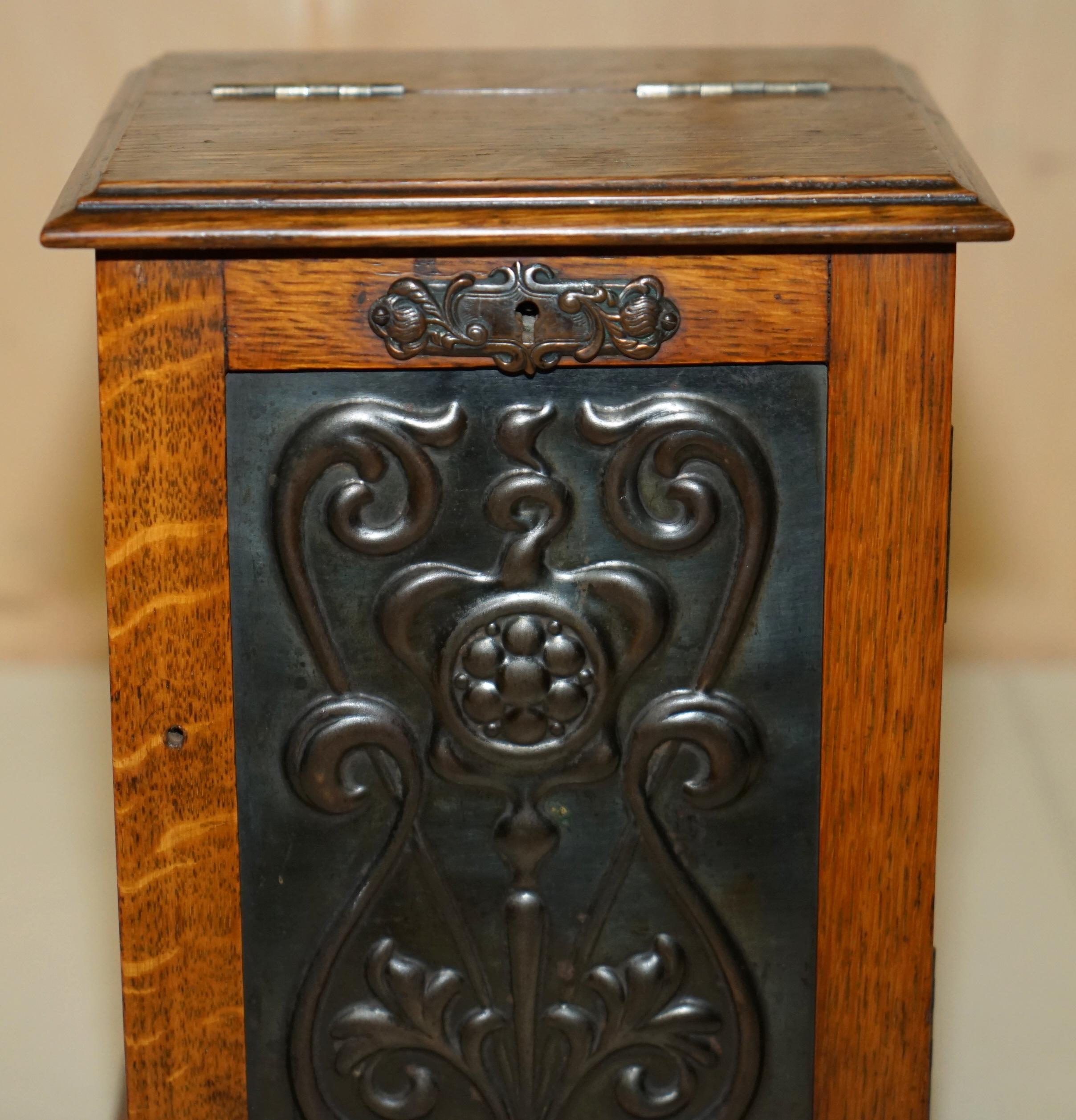 English ANTIQUE CIRCA 1880 LIBERTY LONDON ART NOUVEAU SMOKERS PIPE BOX + PERIOD PIPEs For Sale