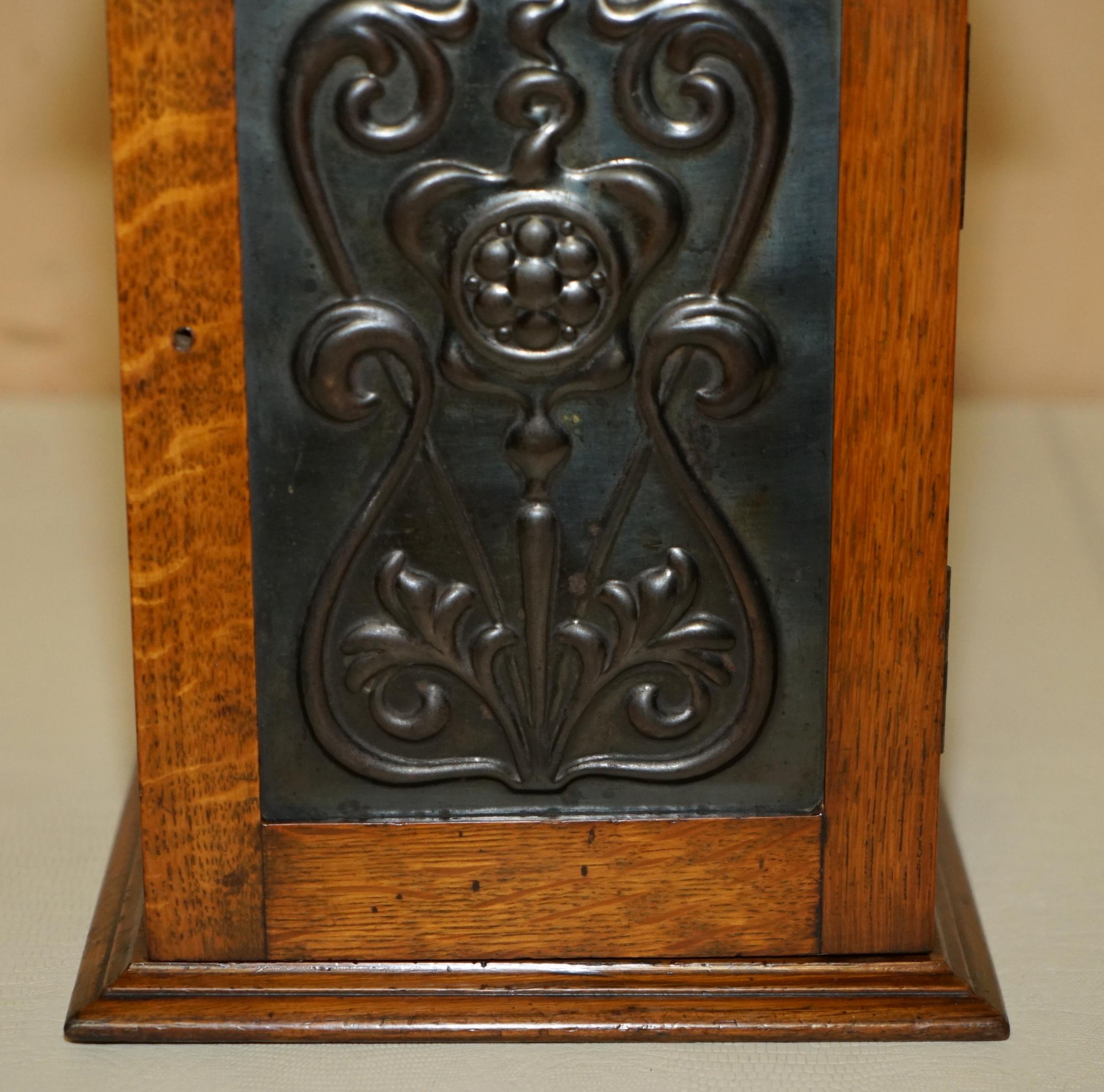 Hand-Crafted ANTIQUE CIRCA 1880 LIBERTY LONDON ART NOUVEAU SMOKERS PIPE BOX + PERIOD PIPEs For Sale