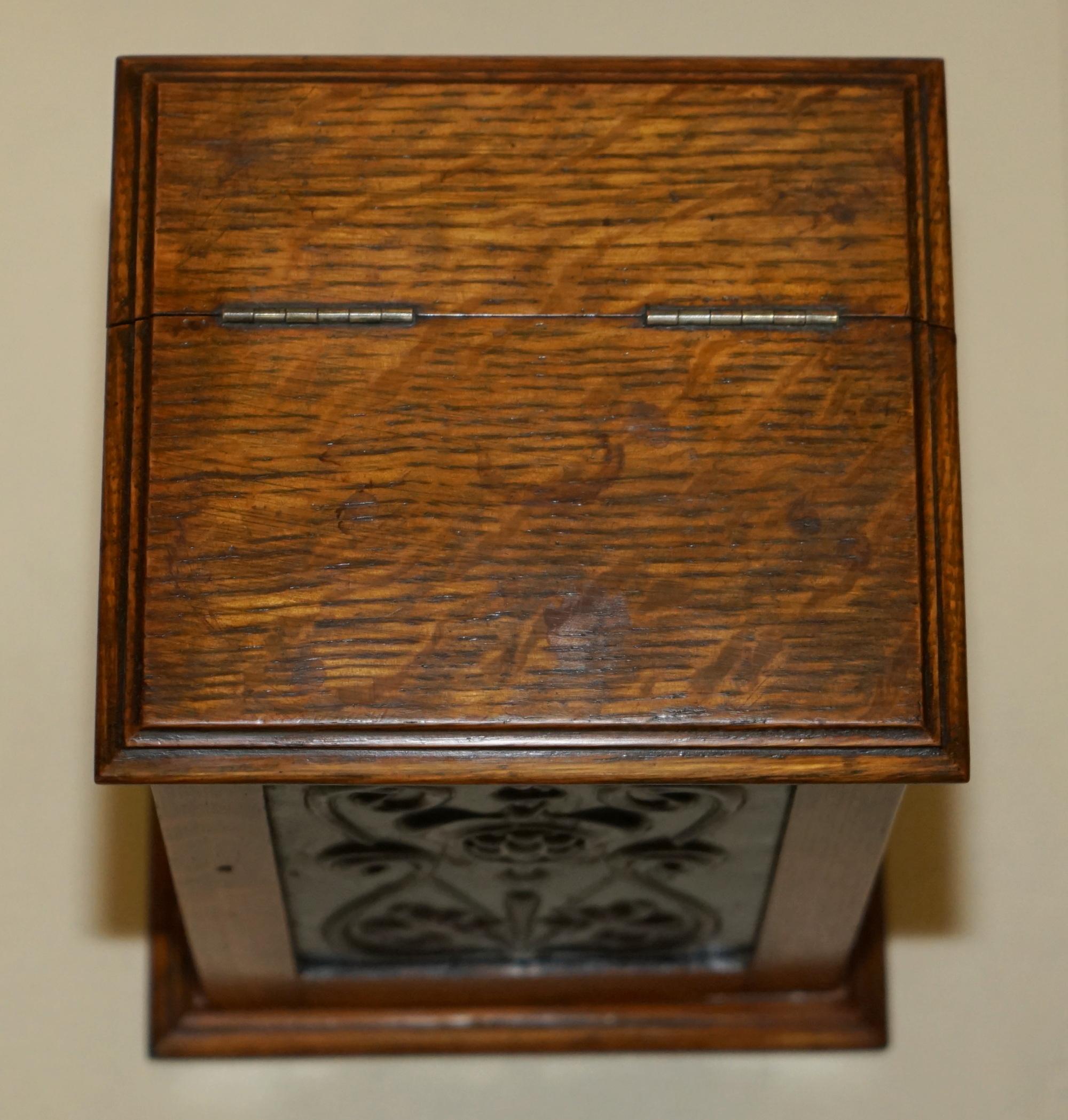 ANTIQUE CIRCA 1880 LIBERTY LONDON ART NOUVEAU SMOKERS PIPE BOX + PERIOD PIPEs In Good Condition For Sale In West Sussex, Pulborough