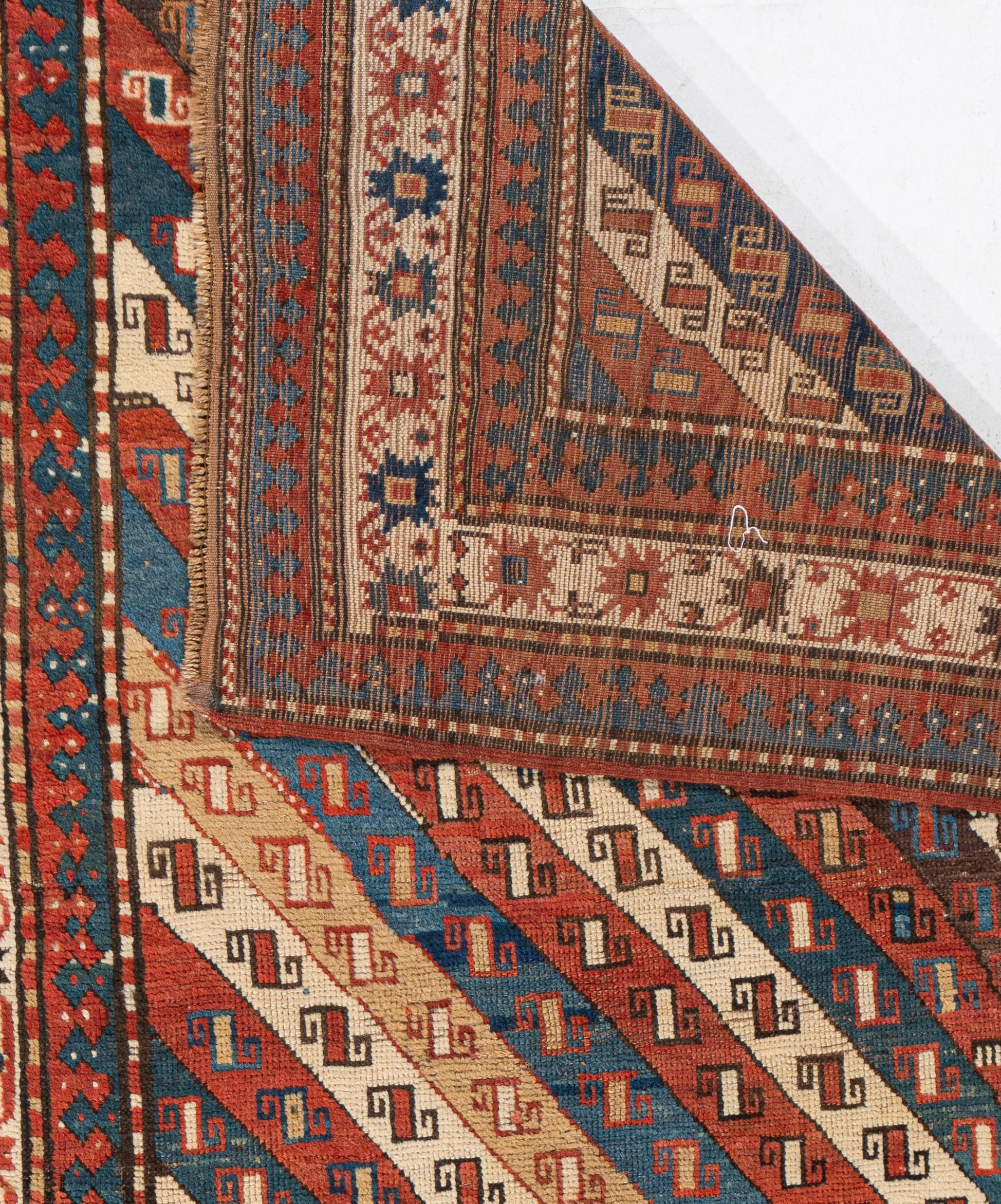Antiker roter kaukasischer Kazak-Handgeknüpfter Teppich, um 1880 (19. Jahrhundert) im Angebot