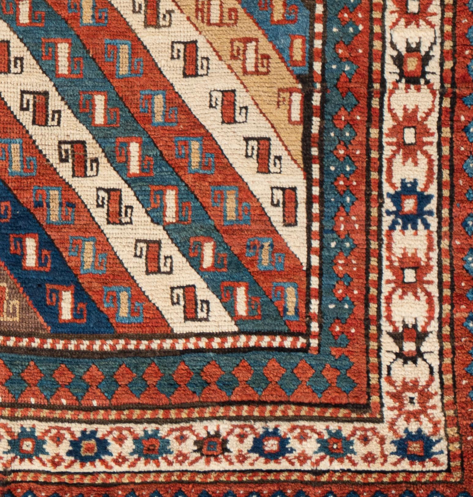 Antiker roter kaukasischer Kazak-Handgeknüpfter Teppich, um 1880 im Angebot 1