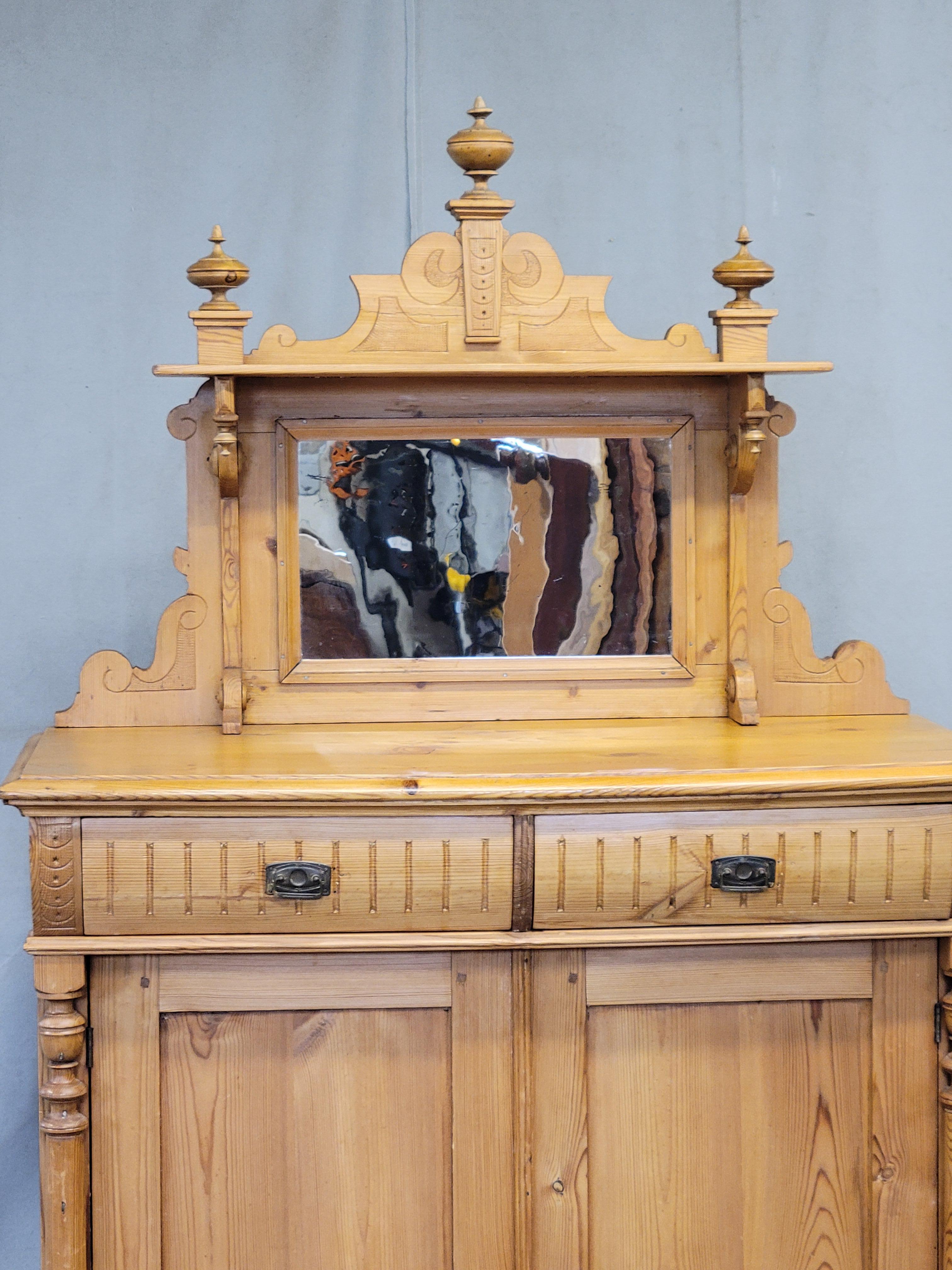 Gustaviano Antique Mirror, credenza in pino svedese del 1880 con specchio in vendita