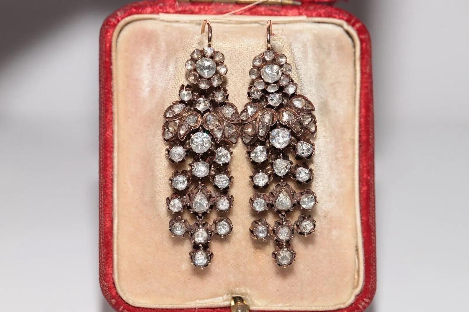 Antike CIRCA 1880er Ottoman 14k Gold Natural Rose Cut Diamond Drop Ohrring

In sehr gutem Zustand.

Das Gesamtgewicht beträgt 16,2 Gramm.

Insgesamt ist der Diamant etwa 4,70 ct.

Die Box ist nicht ınbegriffen 

Bitte kontaktieren Sie uns bei Fragen.