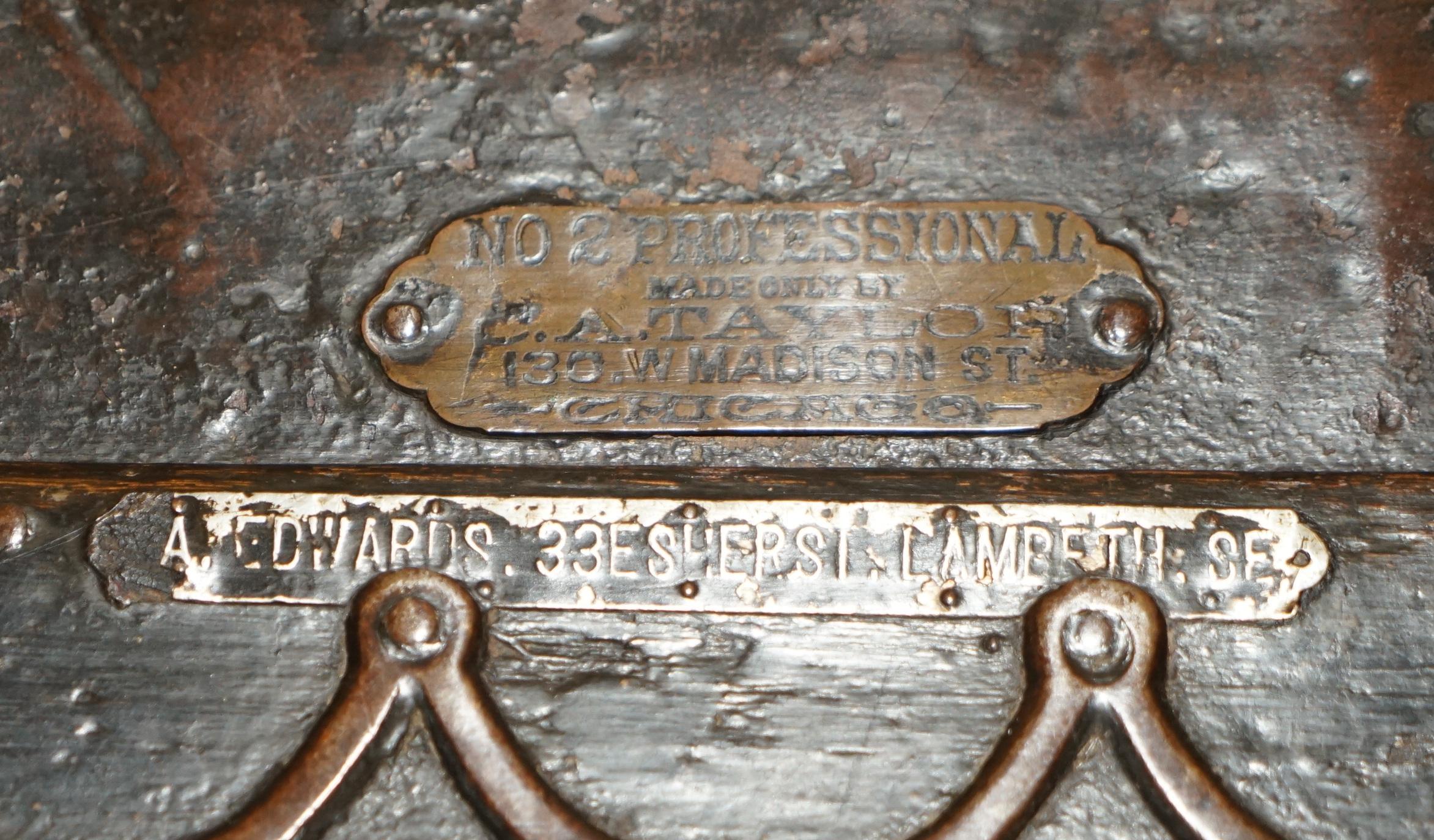 Antique circa 1889 American Steamer Trunk Chest by CA Taylor 130 Madison Chicago In Good Condition In West Sussex, Pulborough