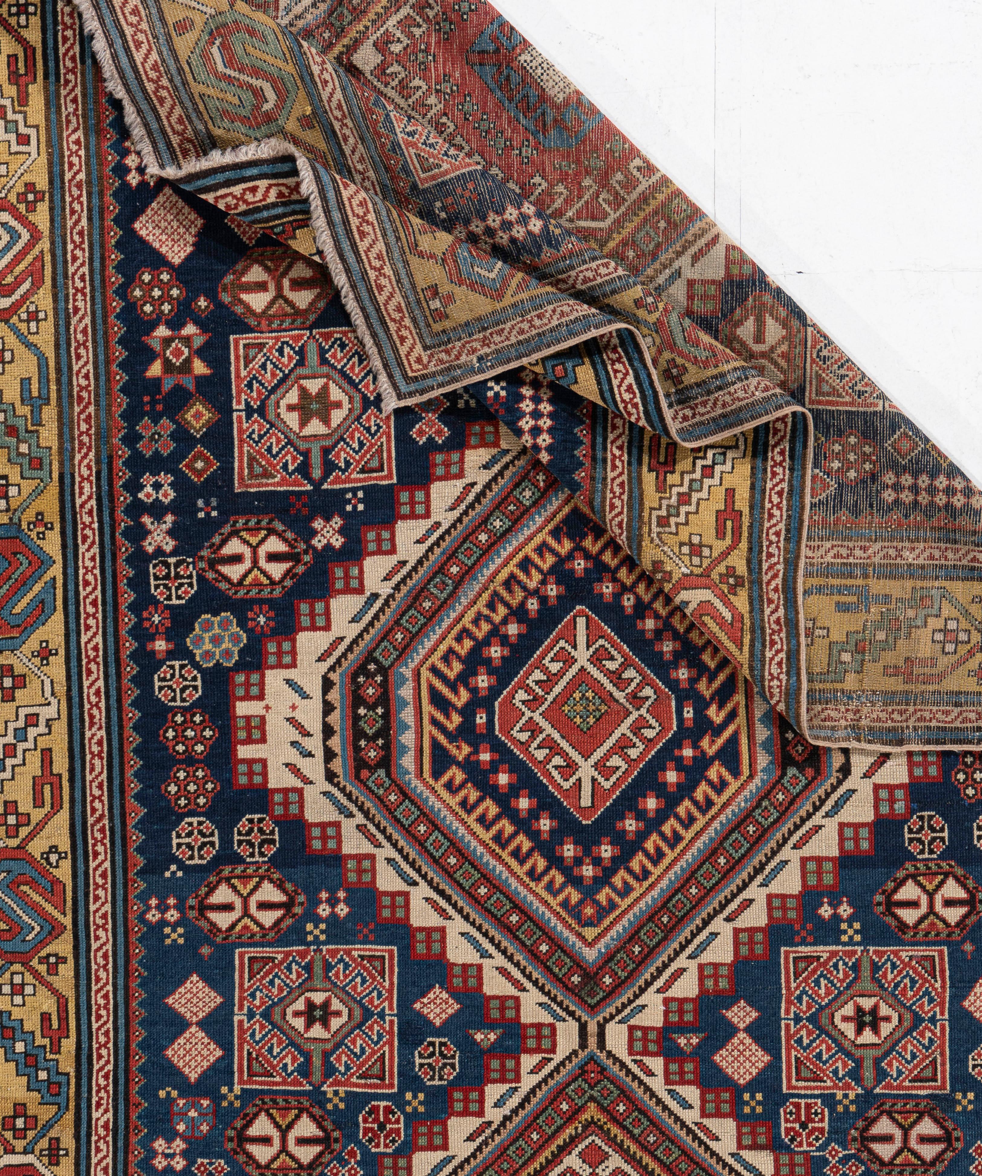 Antiker handgeknüpfter blauer kaukasischer Shirvan-Teppich aus der Zeit um 1890 (19. Jahrhundert) im Angebot