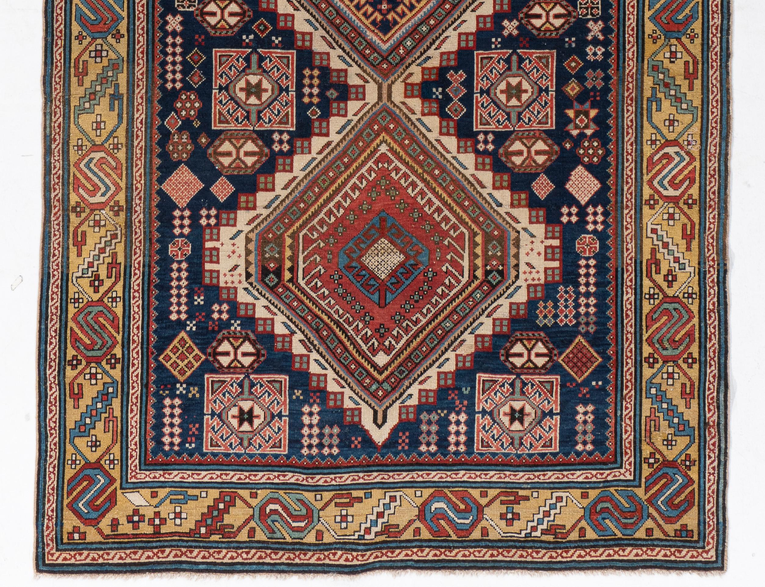 Antiker handgeknüpfter blauer kaukasischer Shirvan-Teppich aus der Zeit um 1890 im Angebot 2