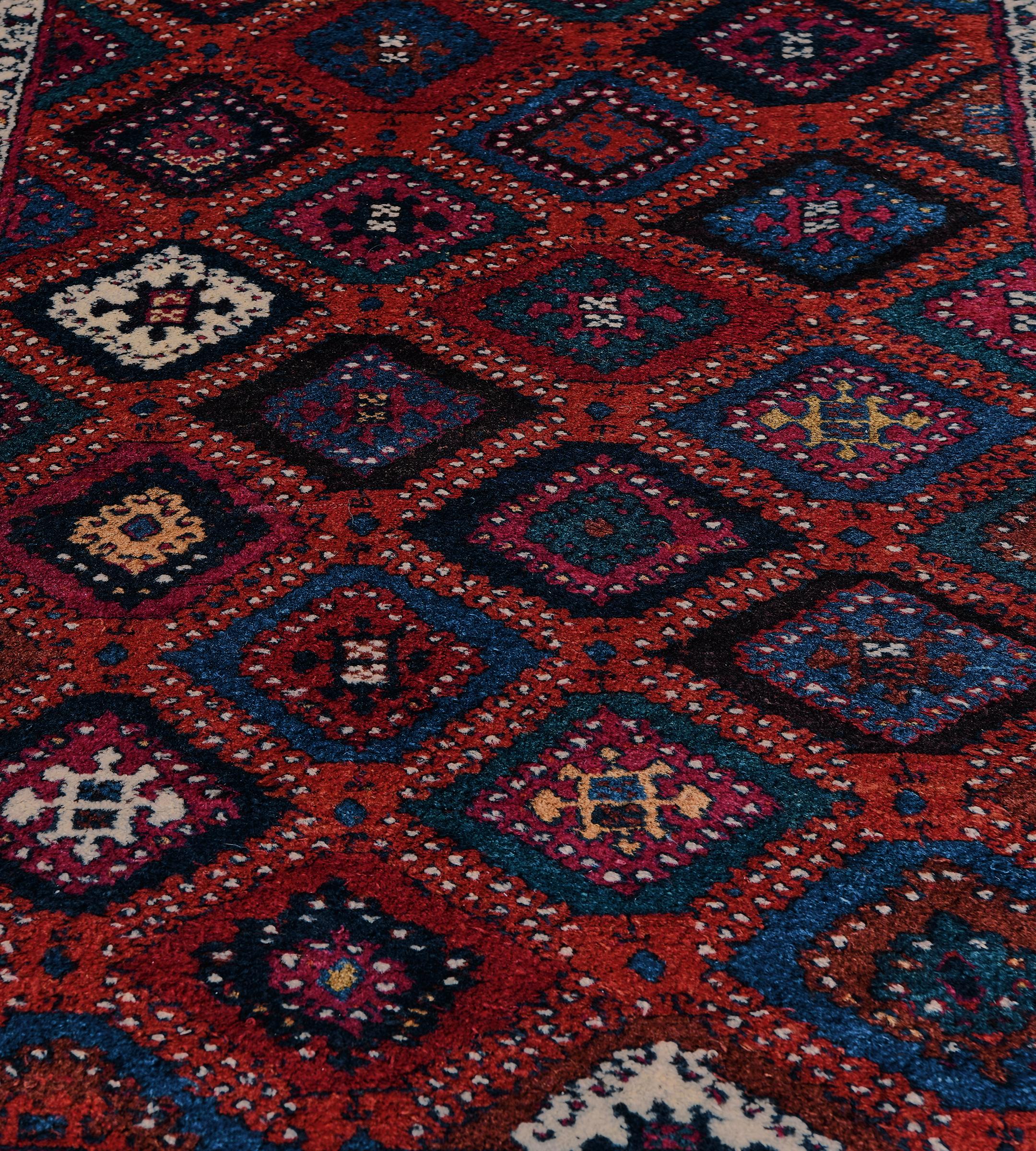 XIX secolo Antico tappeto caucasico floreale marrone-rosso CIRCA 1890 in vendita