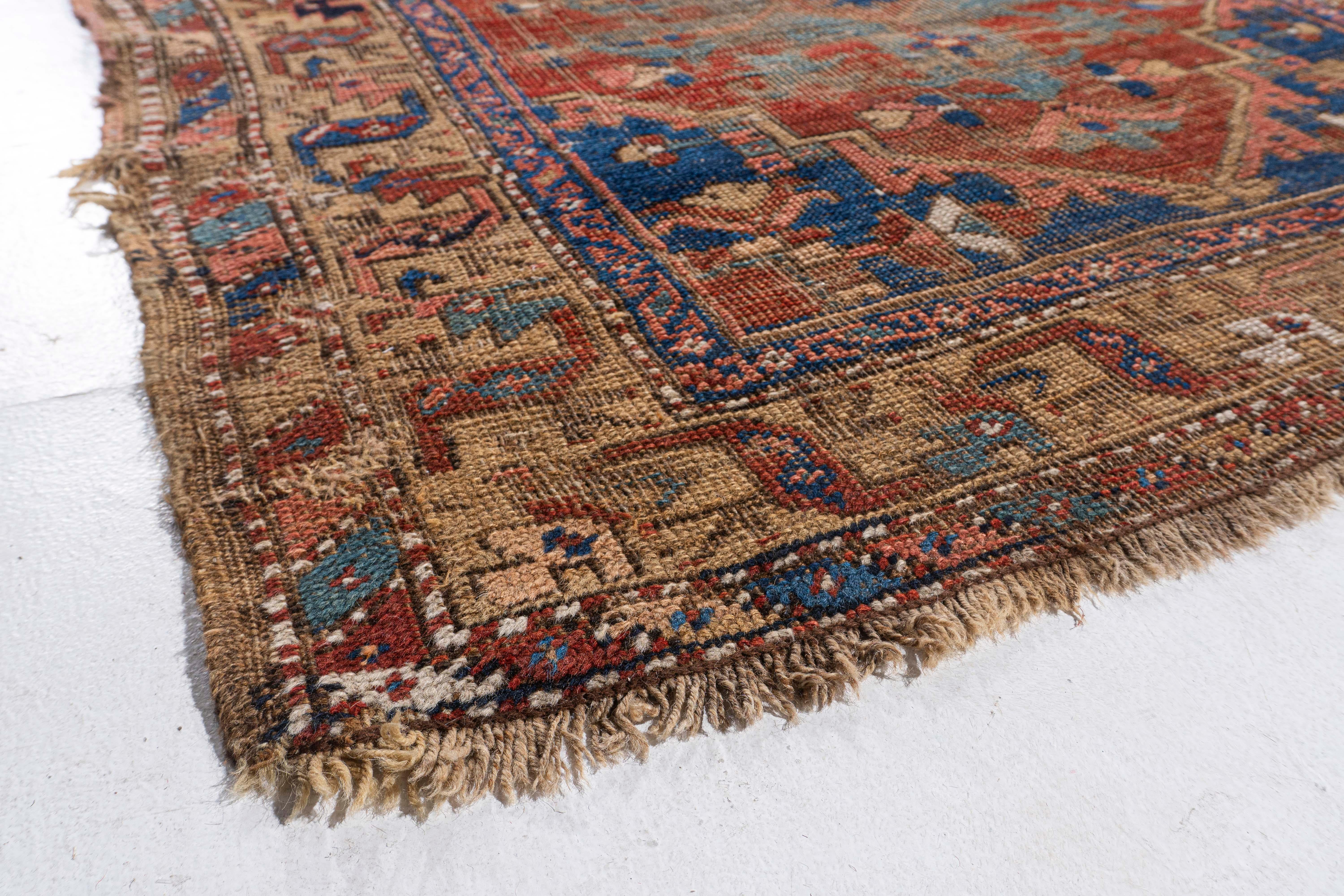 Tapis de couloir rouge persan kurde vieilli, noué à la main, datant d'environ 1890 en vente 4