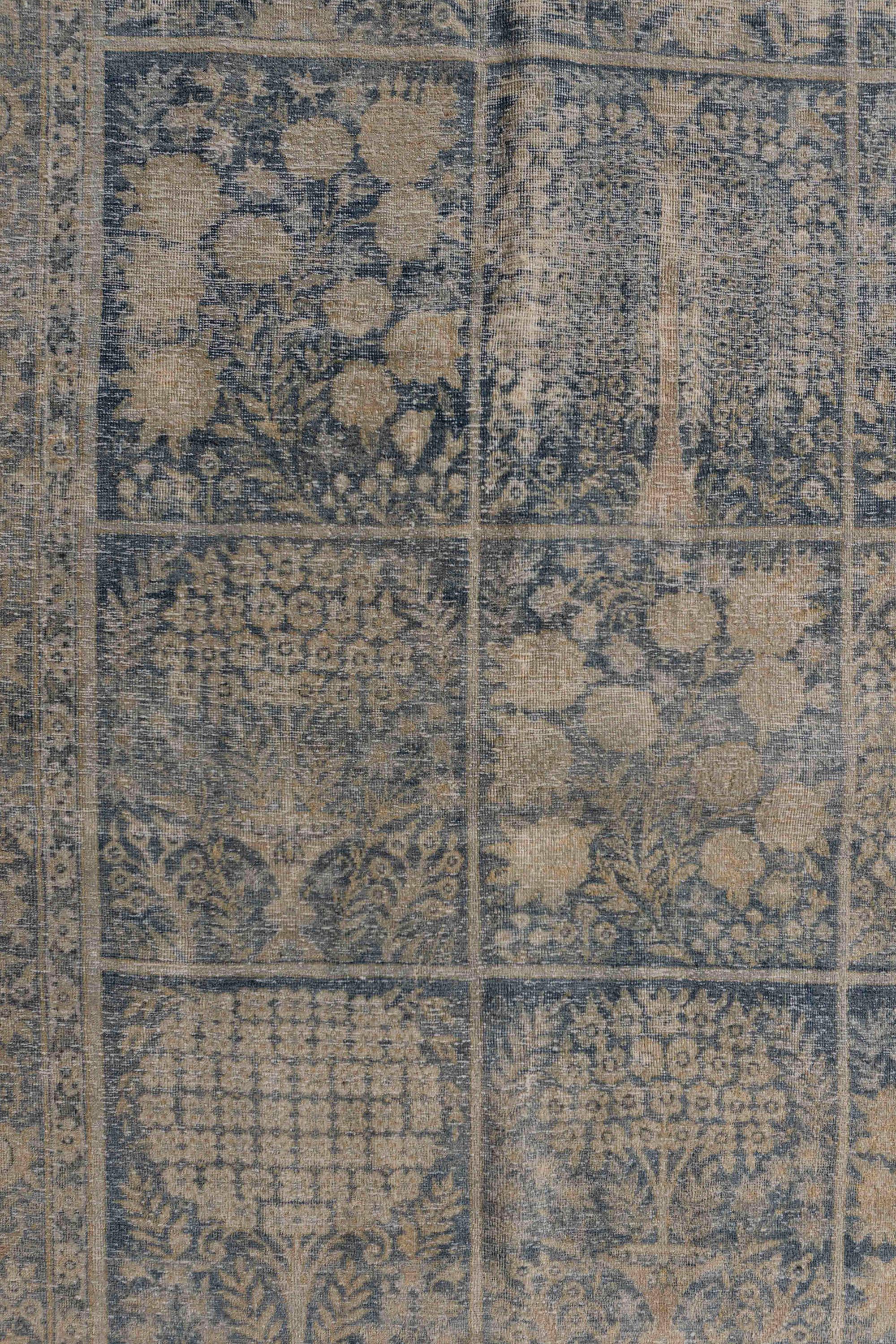 Antiker persischer Kerman-Handgeknüpfter Wollteppich aus der Zeit um 1890, blau, 11'10 x 18'4 (Persisch) im Angebot