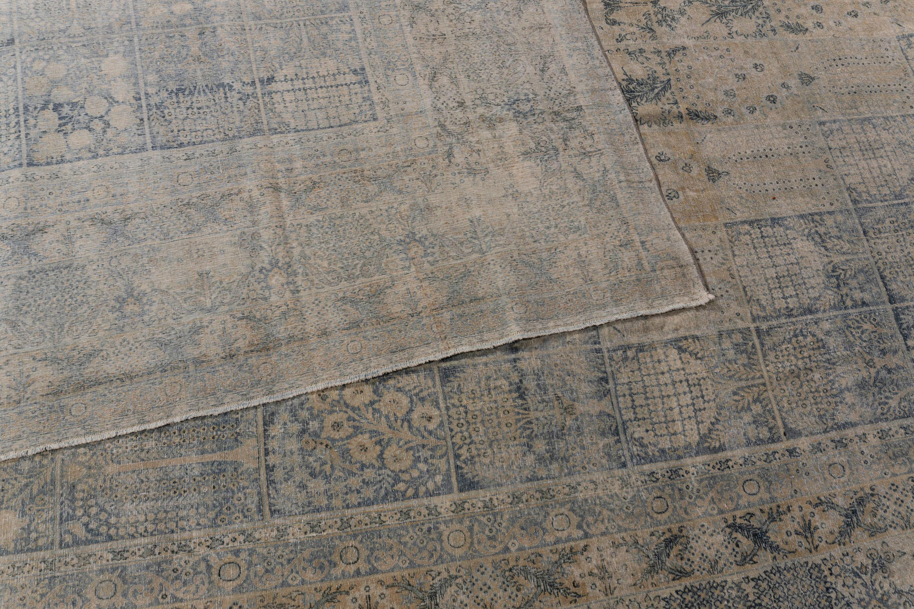 Antiker persischer Kerman-Handgeknüpfter Wollteppich aus der Zeit um 1890, blau, 11'10 x 18'4 (Wolle) im Angebot