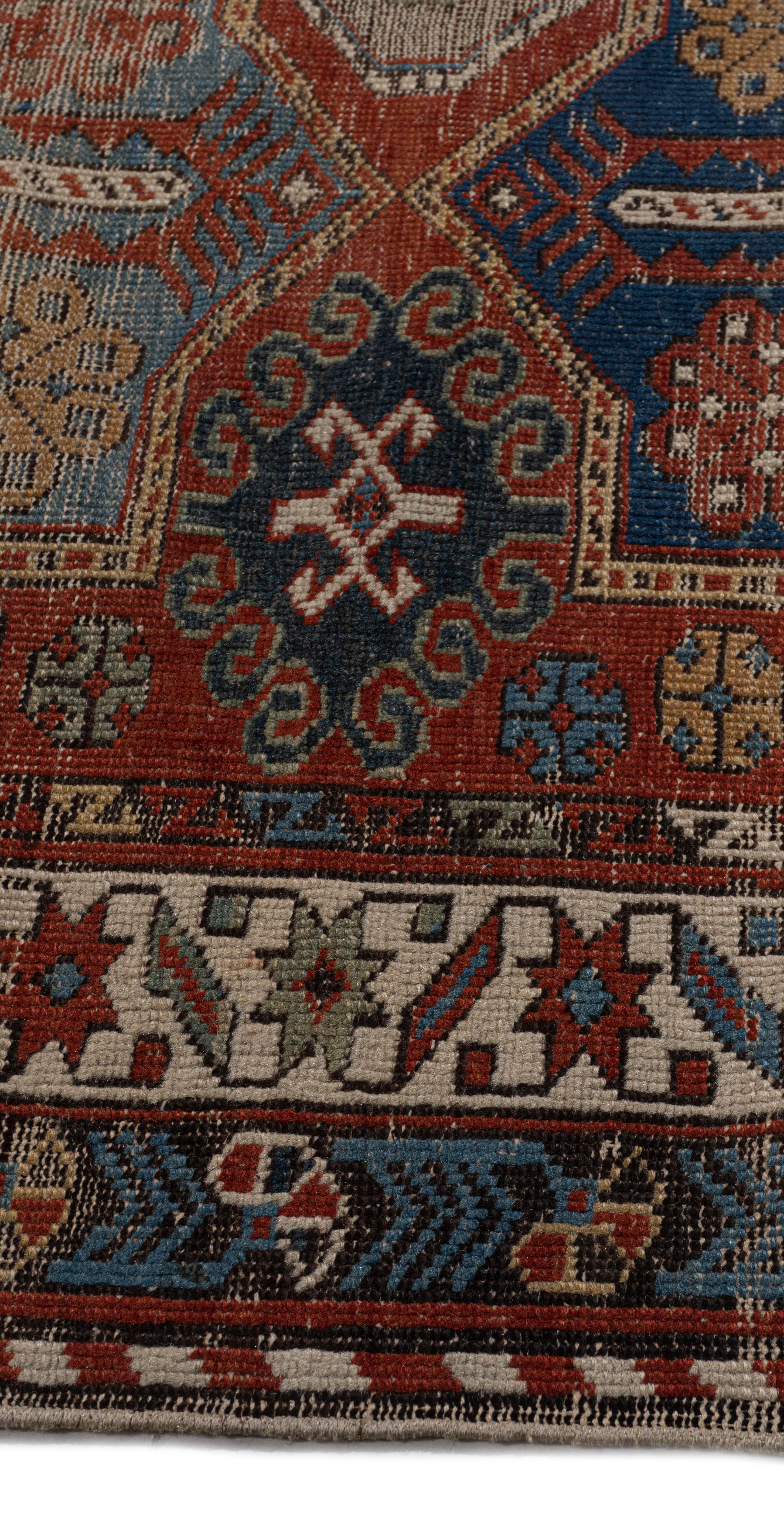 Antiquités Circa 1890 Tapis caucasien Shirvan tissé à la main, rouge, légèrement délavé en vente 4