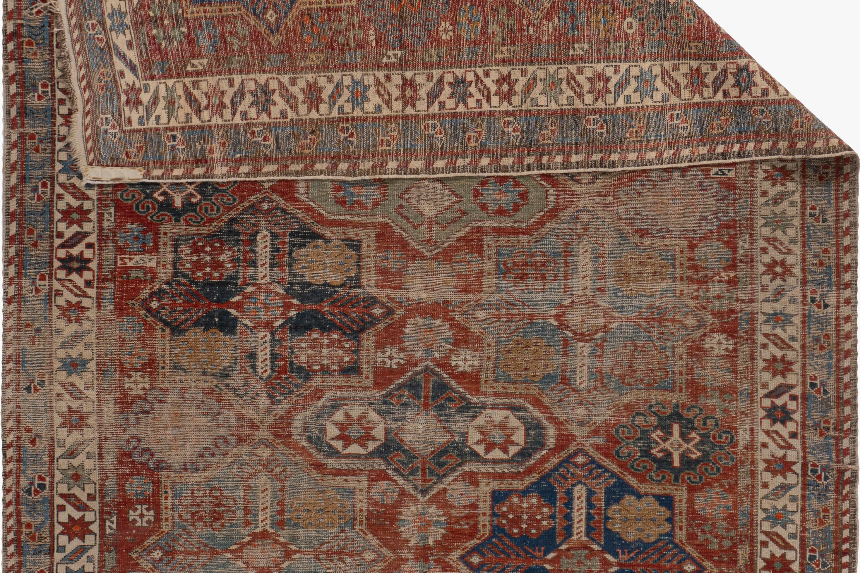 Antiquités Circa 1890 Tapis caucasien Shirvan tissé à la main, rouge, légèrement délavé en vente 5