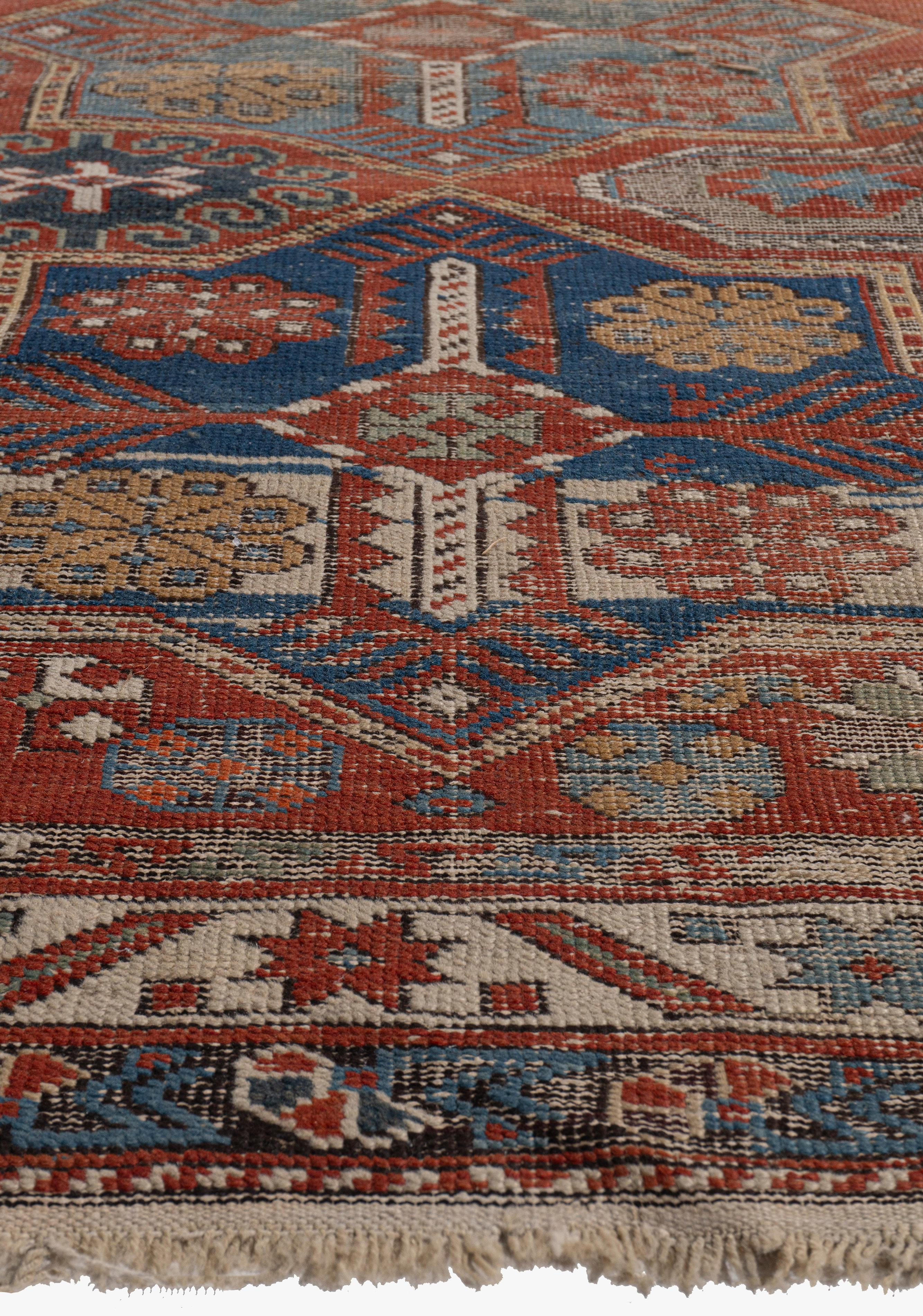 XIXe siècle Antiquités Circa 1890 Tapis caucasien Shirvan tissé à la main, rouge, légèrement délavé en vente