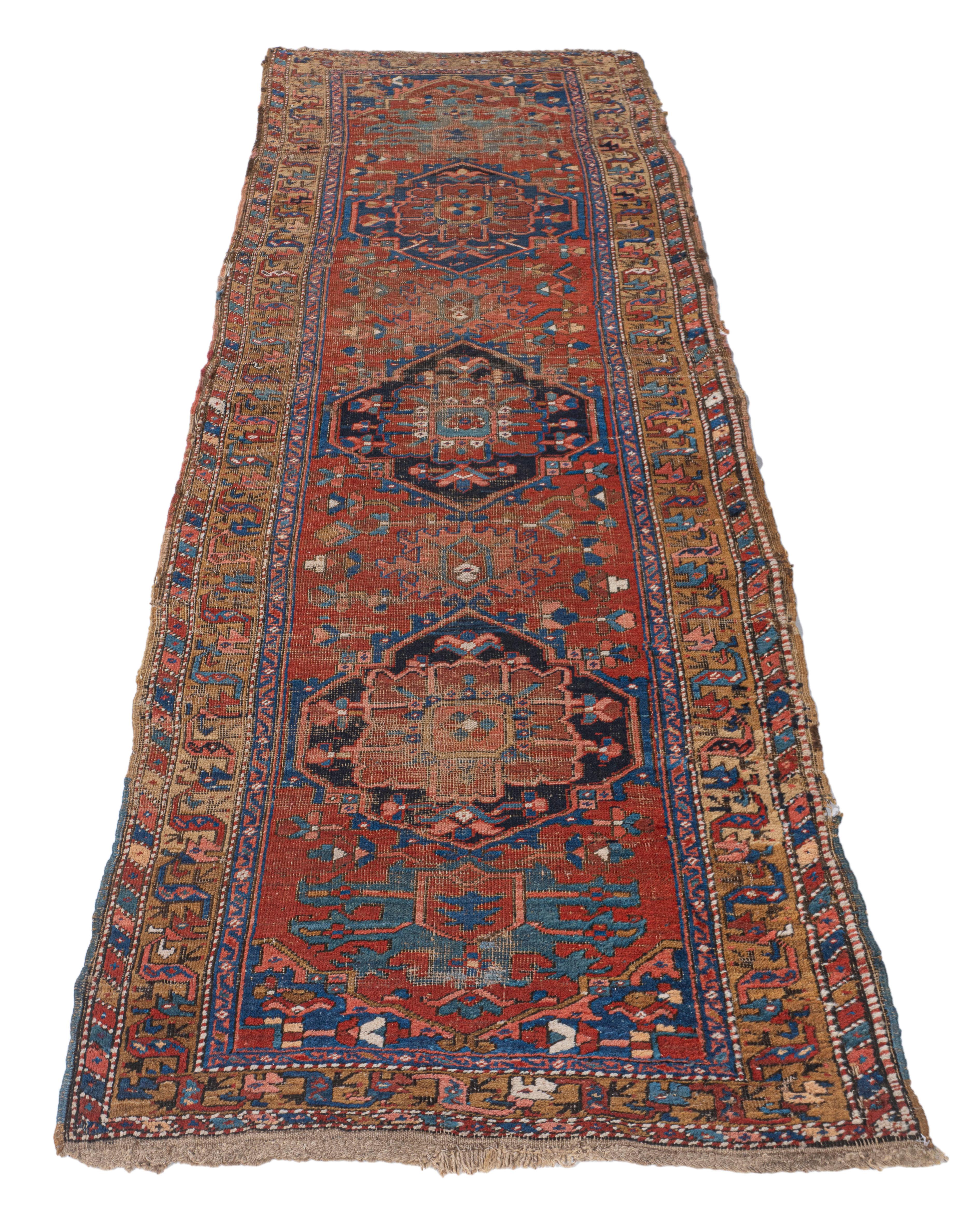 Antike CIRCA 1890 Distressed Red Persian Kurdish Hand Knotted Läufer im Zustand „Gut“ im Angebot in New York, NY