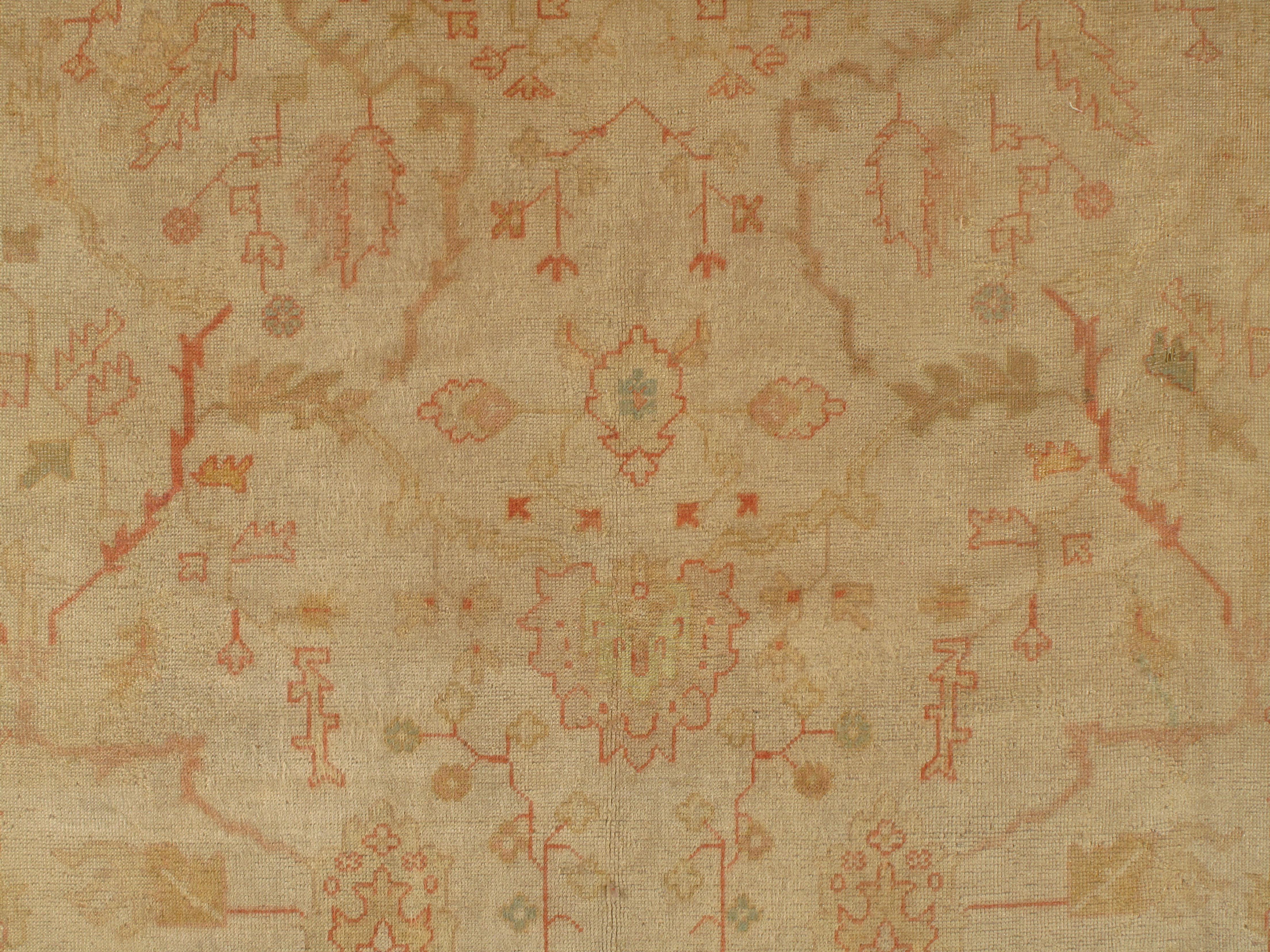 Antiker türkischer Oushak-Teppich CIRCA 1890 Tan (Türkisch) im Angebot