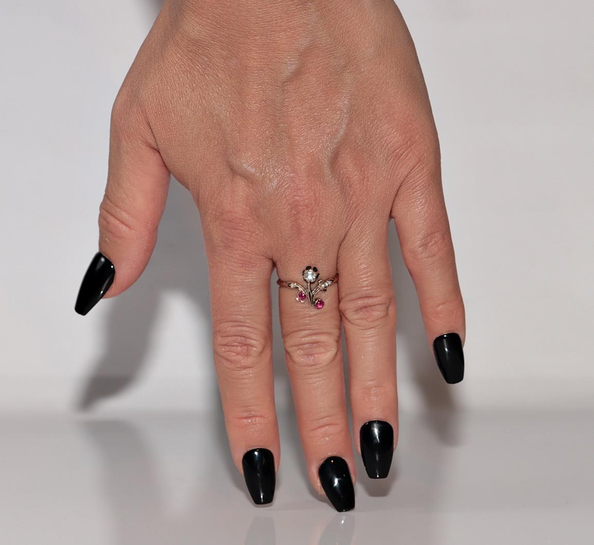 Antike CIRCA 1890s 8k Gold natürlichen Rosenschliff Diamant und Rubin dekoriert Ring im Angebot 8