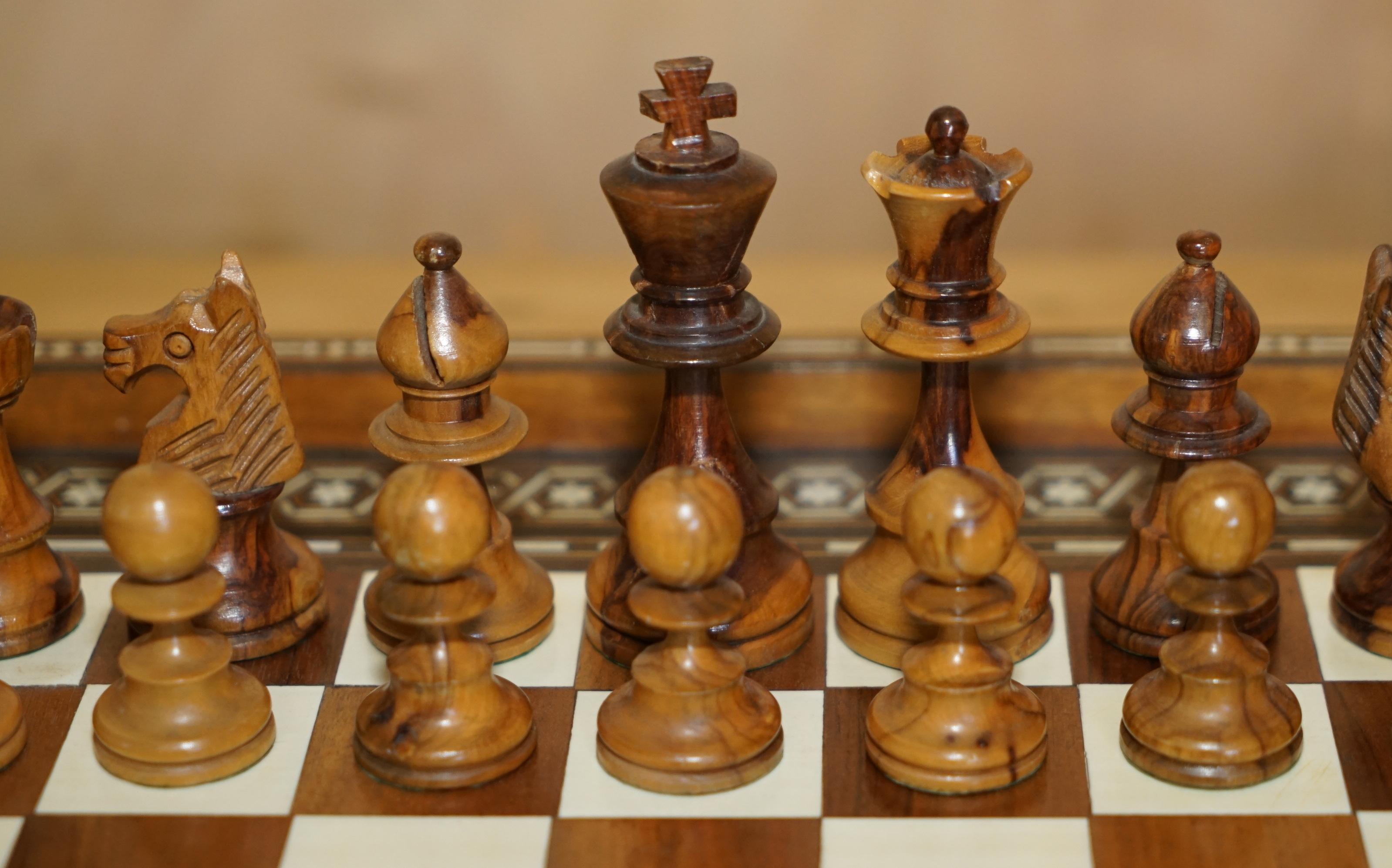 Hand-Crafted ANTIQUE CIRCA 1900 ANGLO INDIAN INLAID CHESSBOARD AND PIECES STUNNiNG TIMBER For Sale
