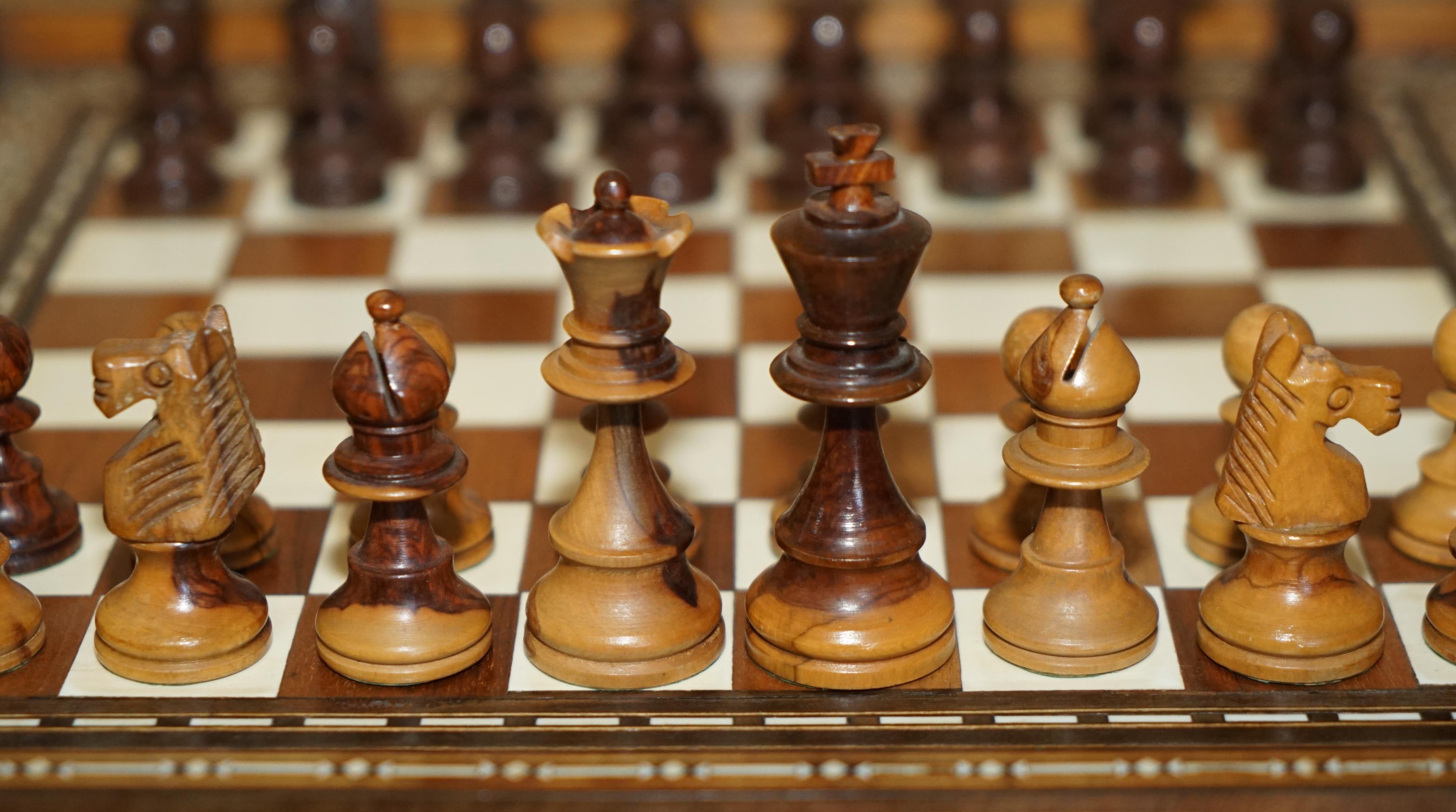 Hardwood ANTIQUE CIRCA 1900 ANGLO INDIAN INLAID CHESSBOARD AND PIECES STUNNiNG TIMBER For Sale