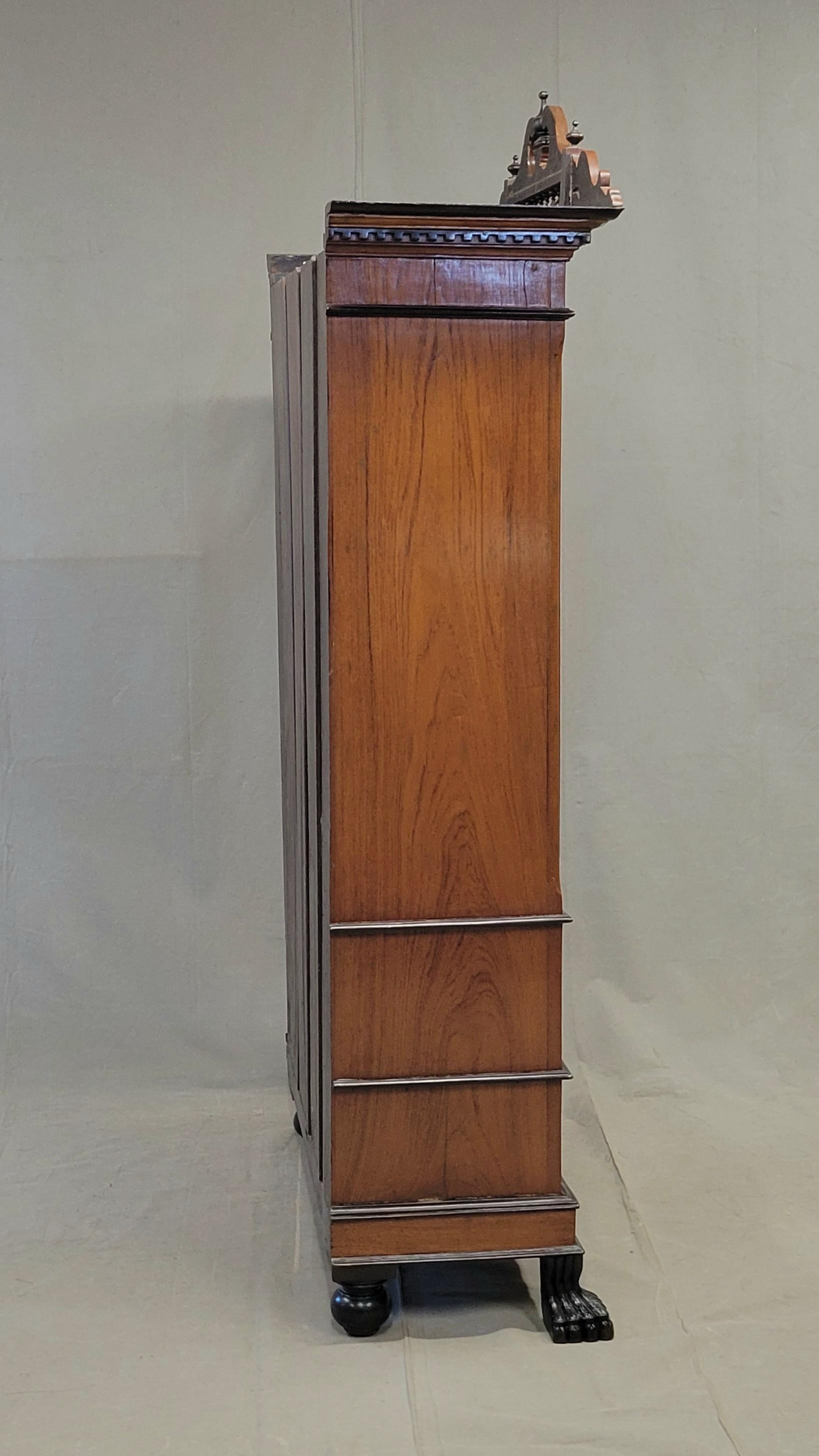 Antique Mirror, un mobile in teak e palissandro indiano del 1900 con intarsio in vendita 2