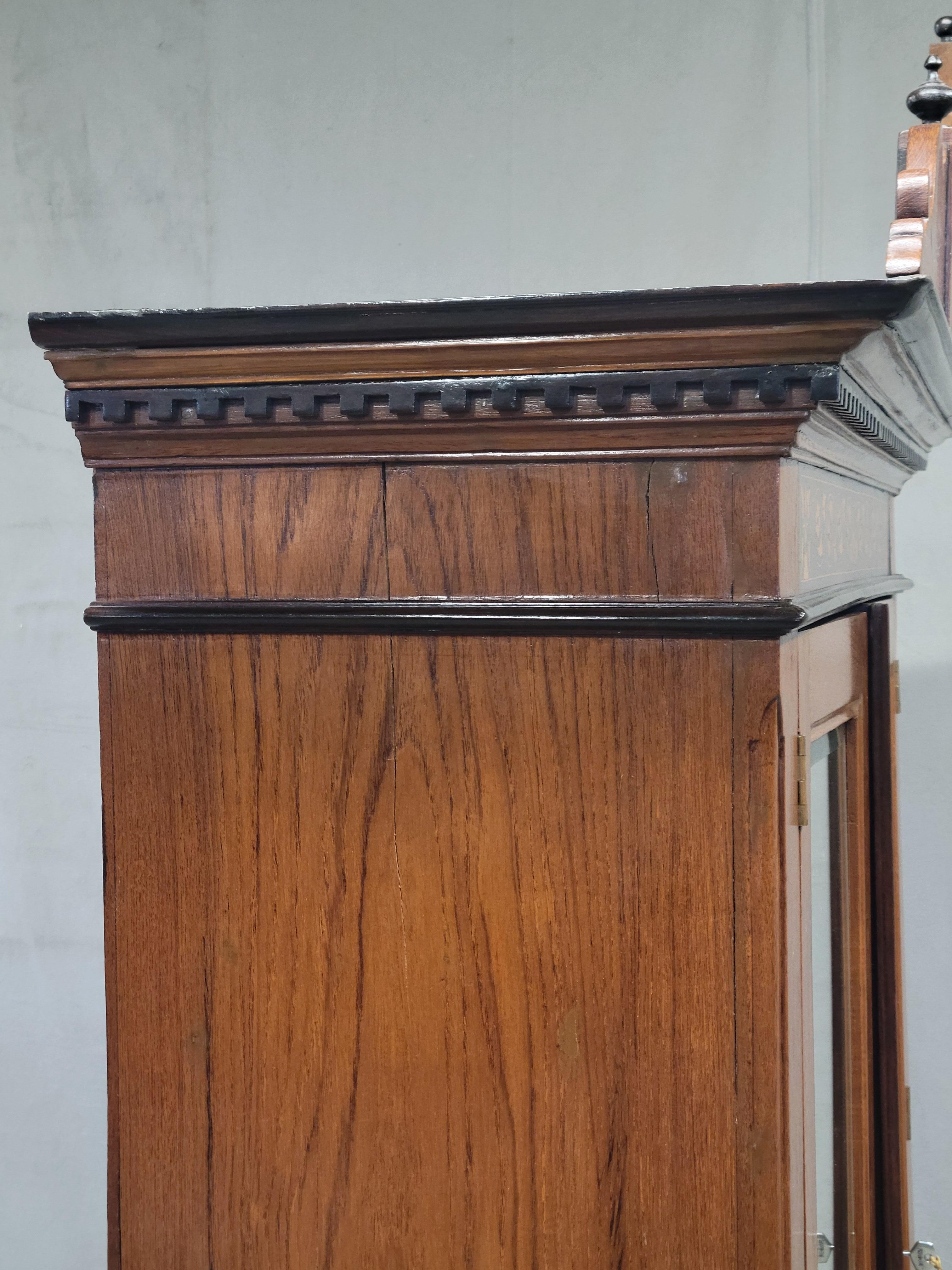 Ottone Antique Mirror, un mobile in teak e palissandro indiano del 1900 con intarsio in vendita
