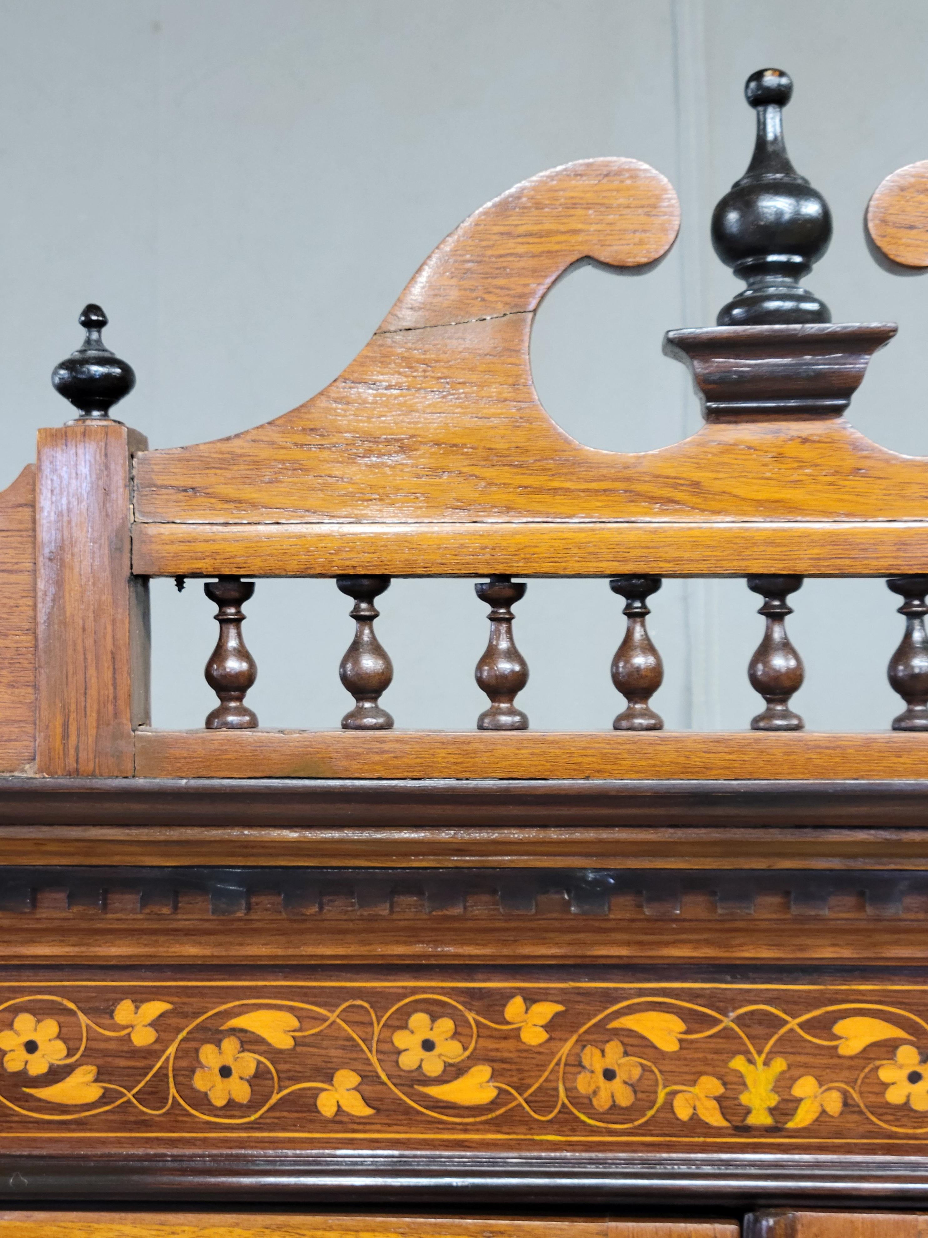 Antique Mirror, un mobile in teak e palissandro indiano del 1900 con intarsio in vendita 1