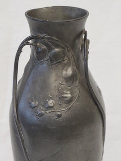 Antiguo Jarrón de Peltre con Lirios Kayserzinn "4312" Art Nouveau Circa 1900