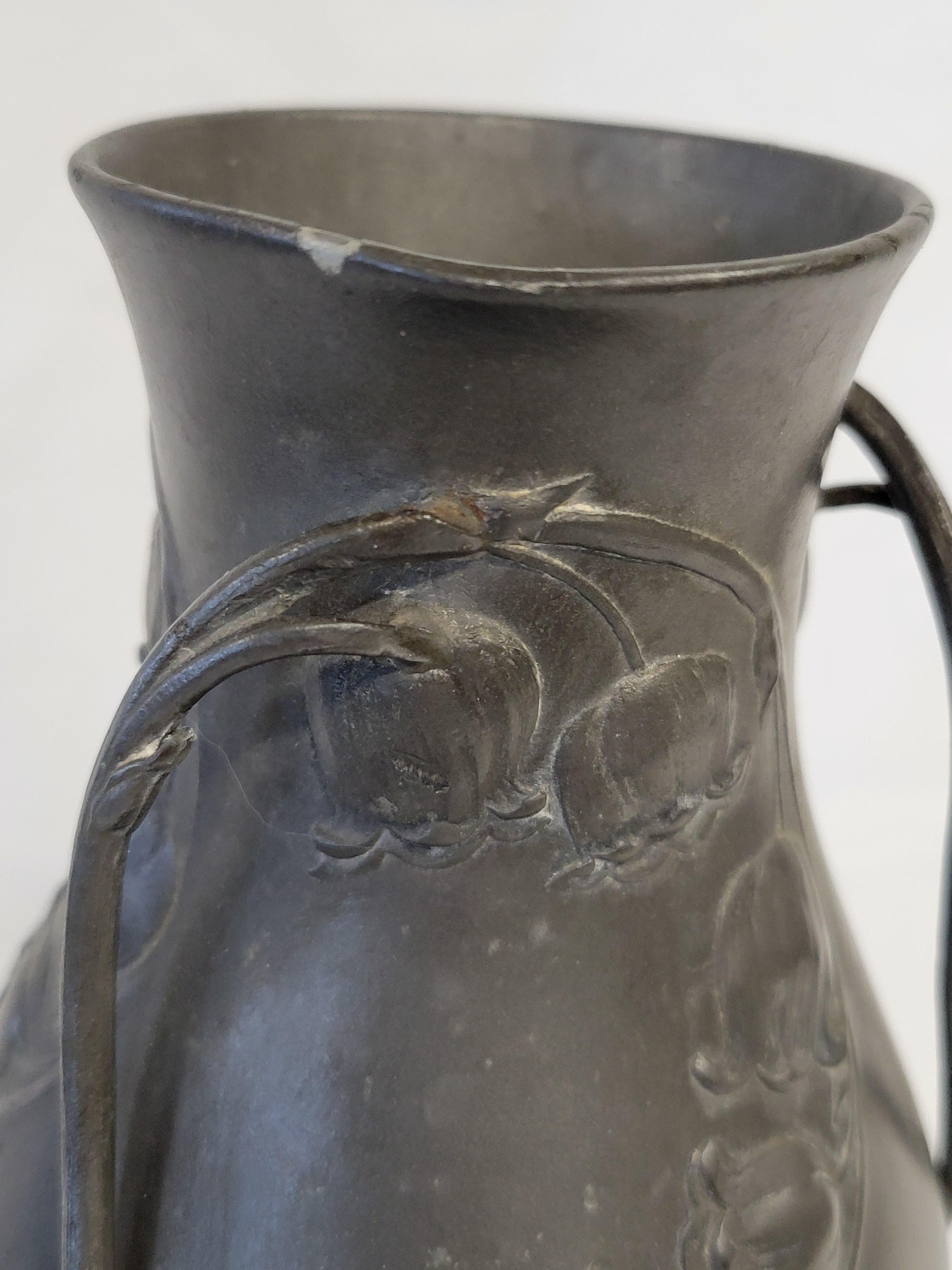 Antike Jugendstil-Vase Kayserzinn „4312“ aus Zinn mit Lilien, um 1900 im Angebot 1