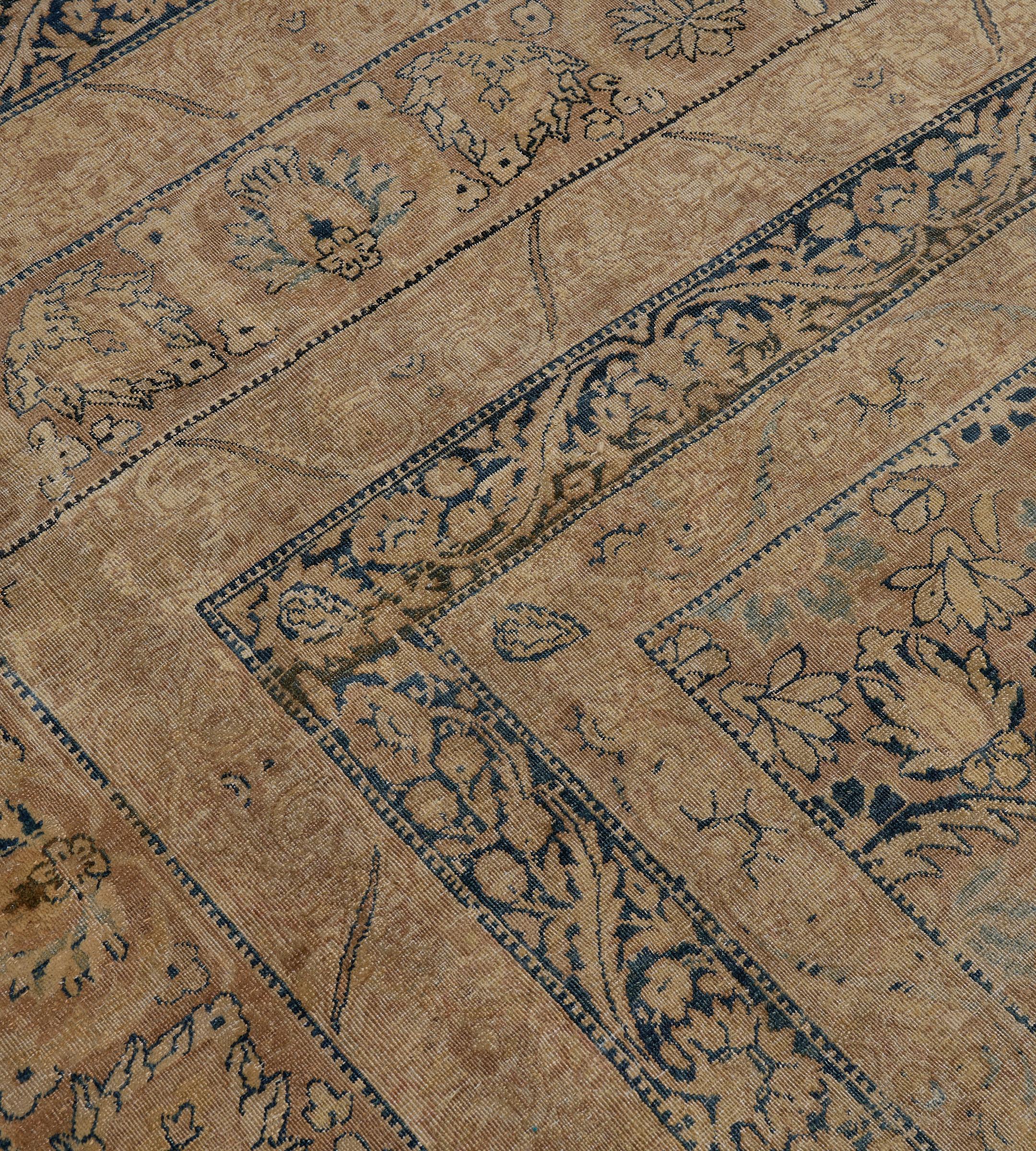 XX secolo Antico tappeto persiano Kerman marrone floreale del CIRCA 1900 in vendita