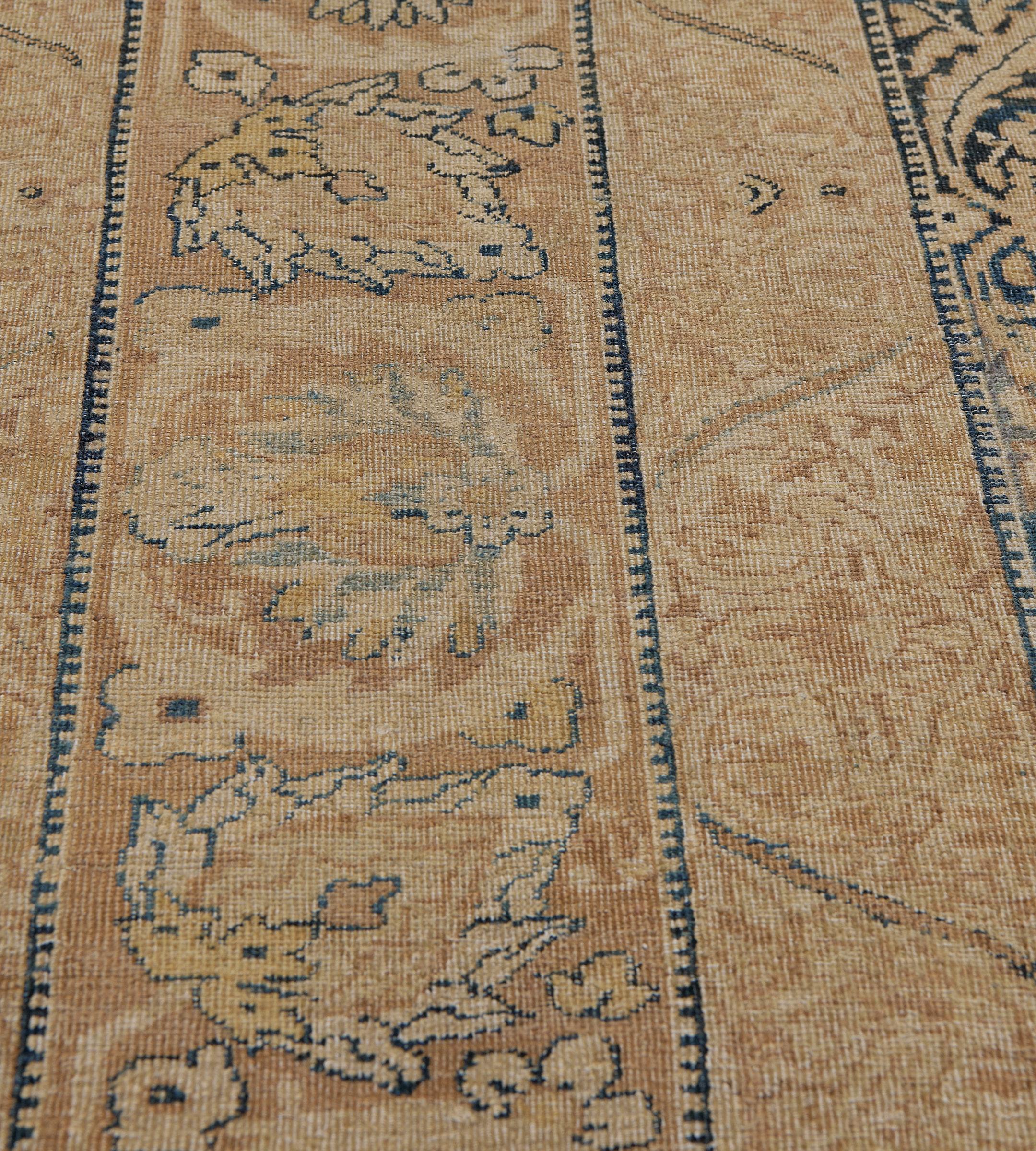 Antico tappeto persiano Kerman marrone floreale del CIRCA 1900 in vendita 1