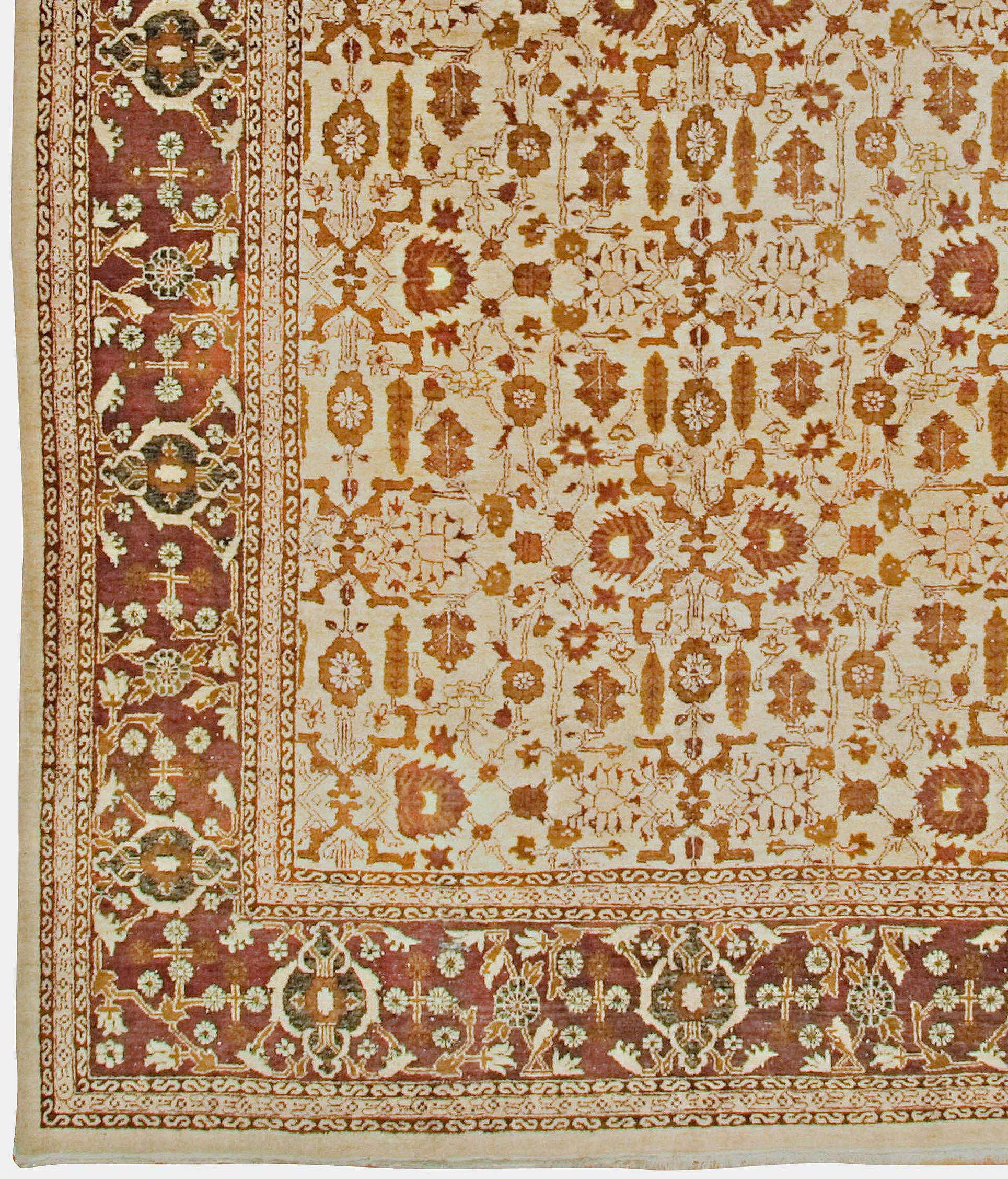 Antiker CIRCA 1900 brauner indischer Agra Teppich, 9' x 12'2 (19. Jahrhundert) im Angebot