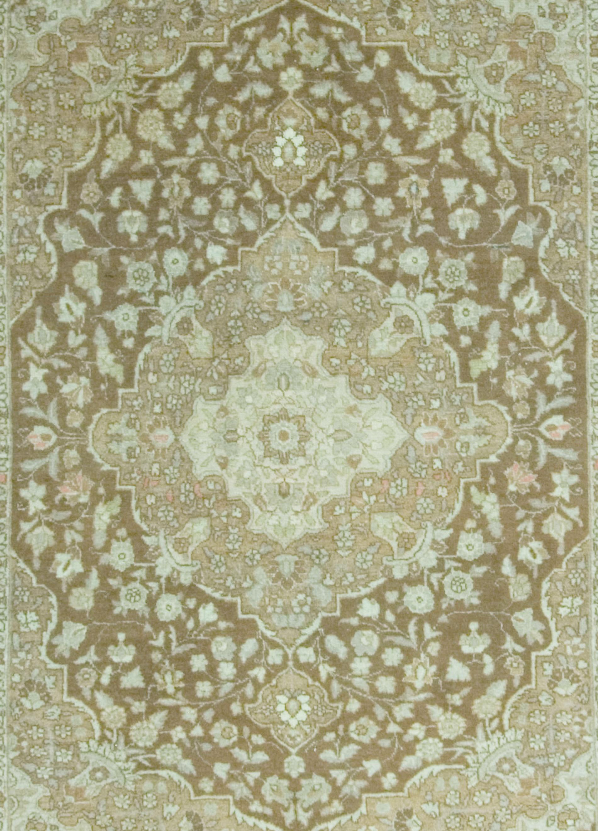Lana Tappeto Tabriz persiano marrone antico CIRCA 1900, 4'4 x 5'9 in vendita
