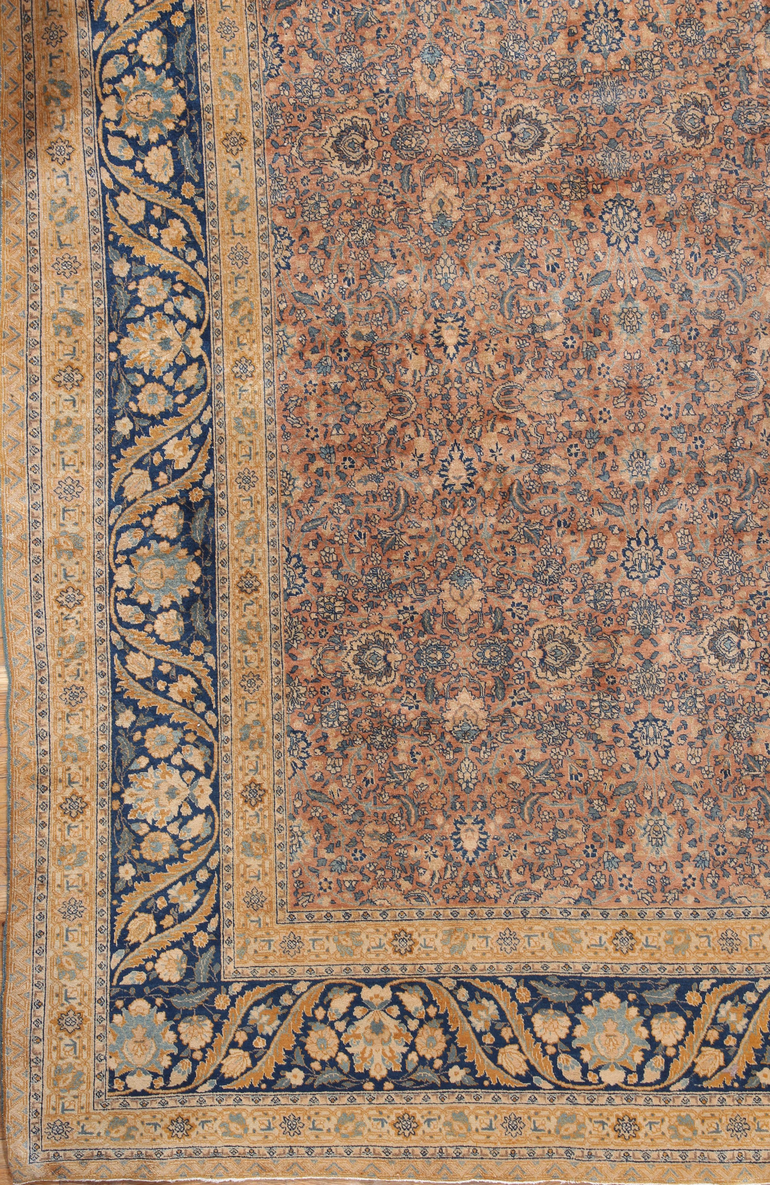 Antiker CIRCA 1900 Brauner persischer Täbris-Teppich im Zustand „Gut“ im Angebot in New York, NY