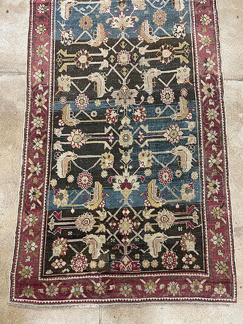 Antiker kaukasischer Karabagh-Läufer aus Seidenstraßenteppich aus der Kollektion Inc, um 1900 (Armenisch) im Angebot