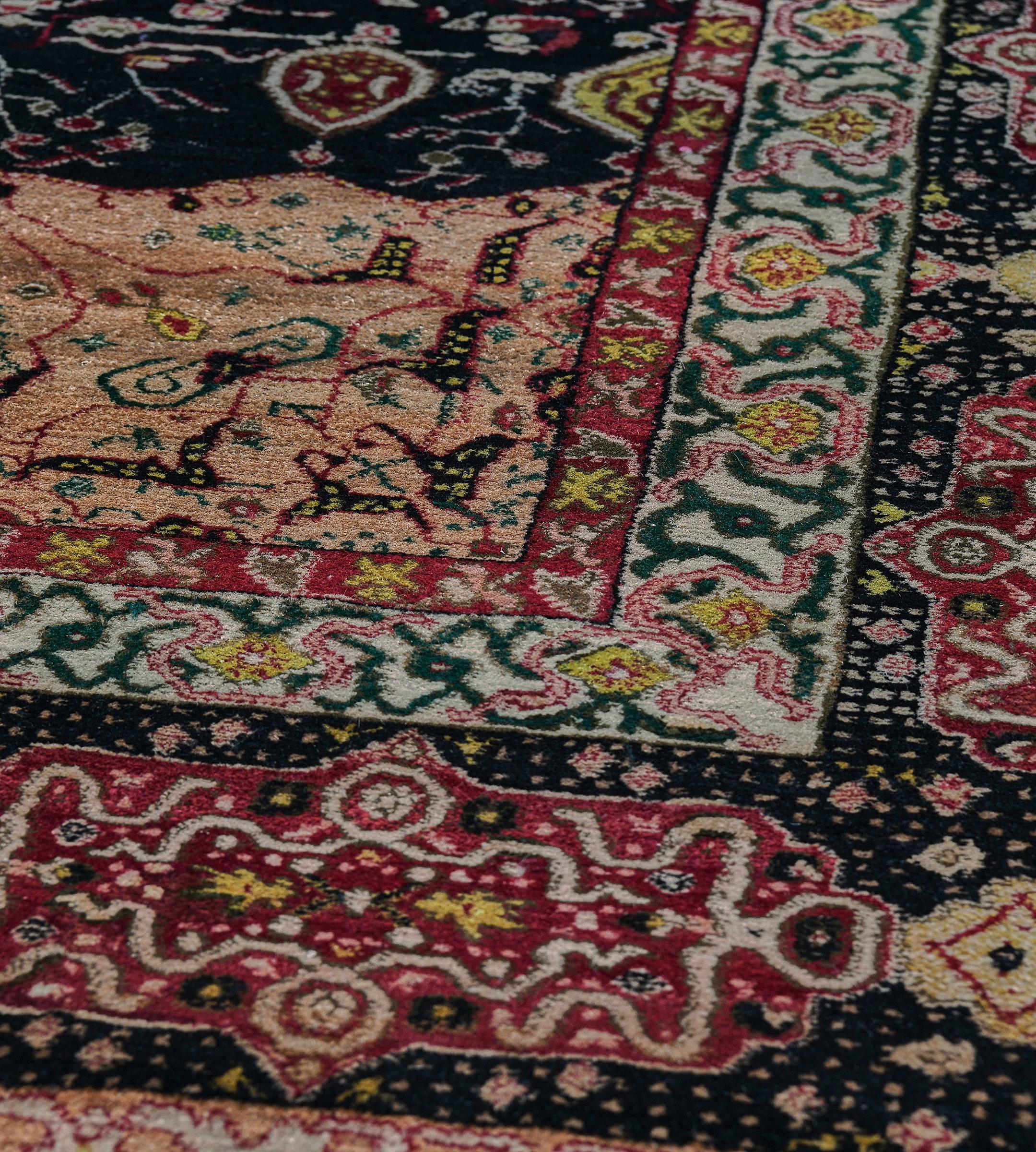 Antiker CIRCA-1900 Indischer Agra-Teppich aus schwarzer, geblümter Wolle im Angebot 6