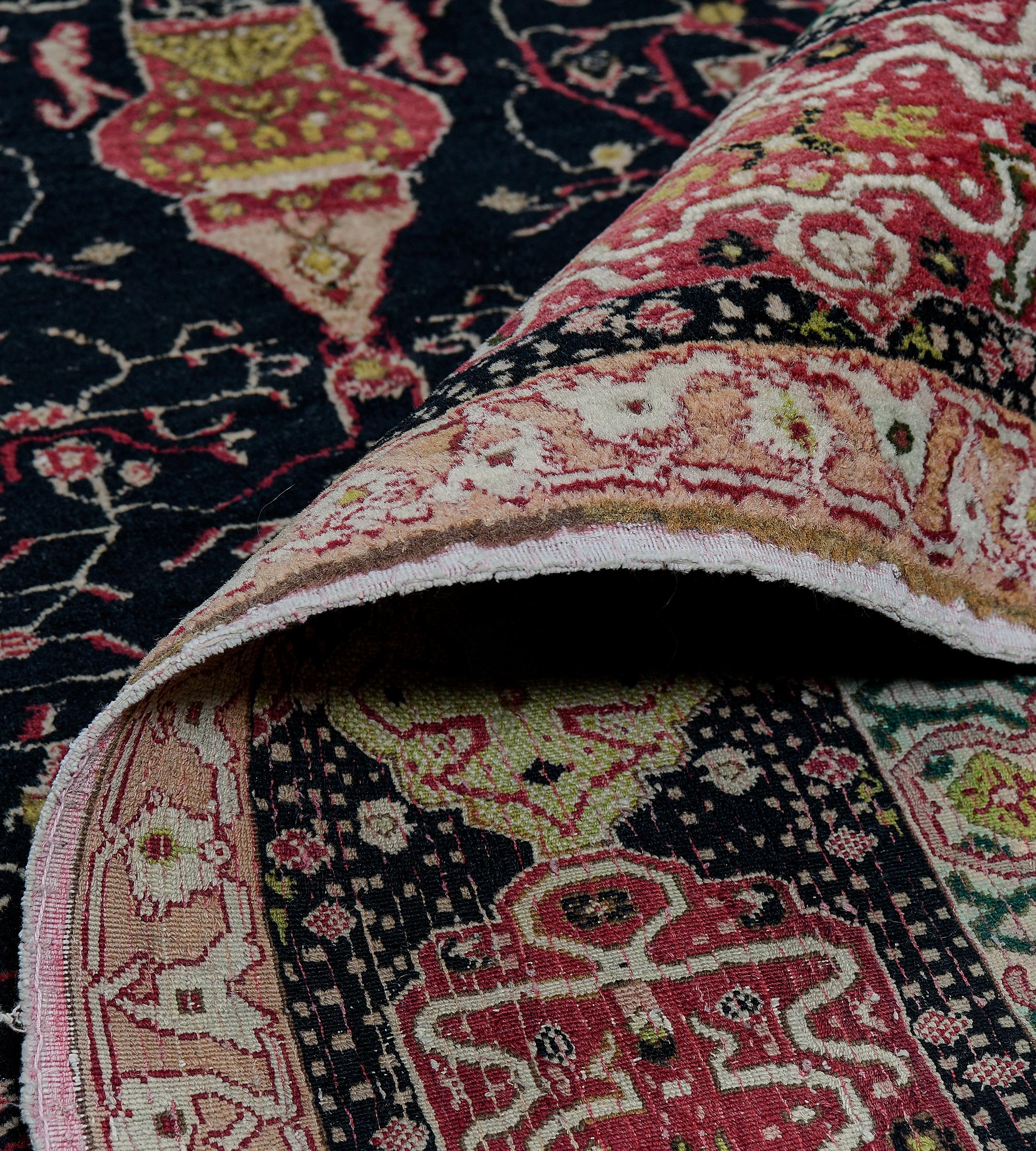 Antiker CIRCA-1900 Indischer Agra-Teppich aus schwarzer, geblümter Wolle im Angebot 9