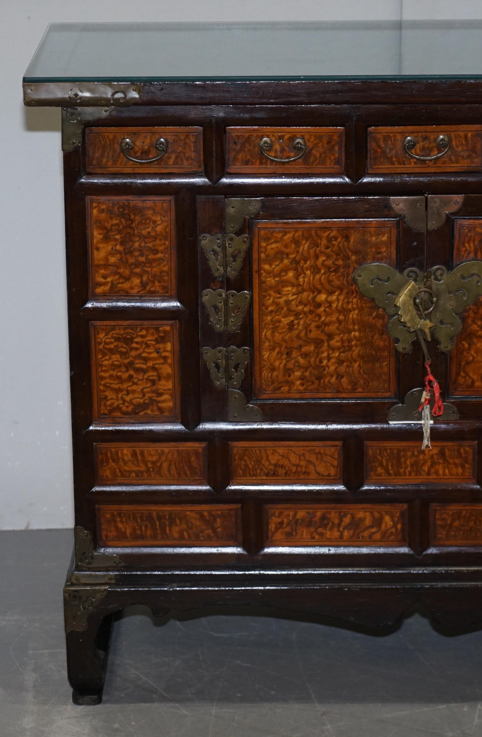 Hand-Crafted Antique circa 1900 Chinese Export Burr Elm & Brass Engraved Sideboard Butterfly For Sale