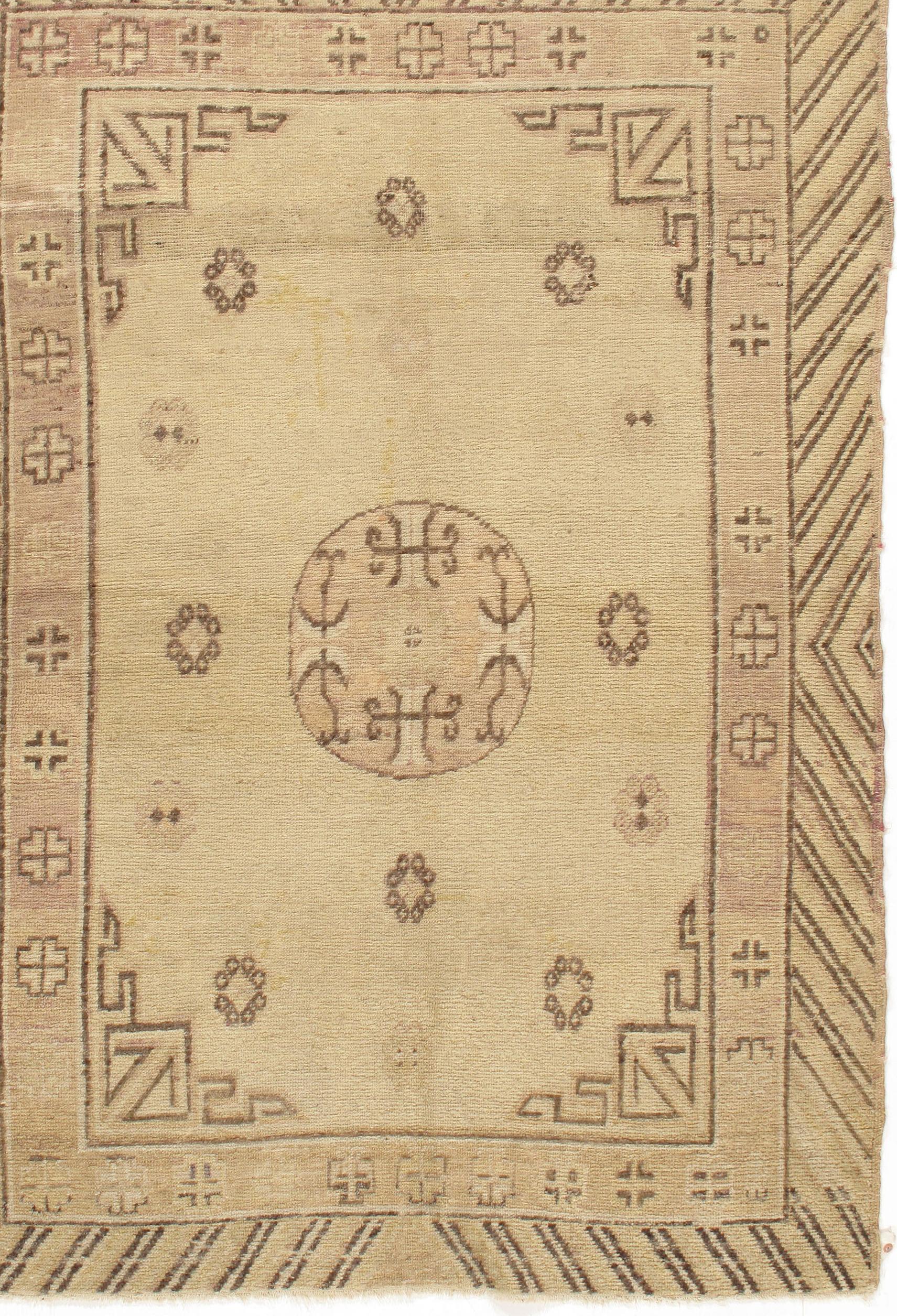 Antiker chinesischer Khotan Samarkand-Teppich aus Wolle, handgeknüpft, um 1900, 4'6 x 6'6 cm im Angebot 2