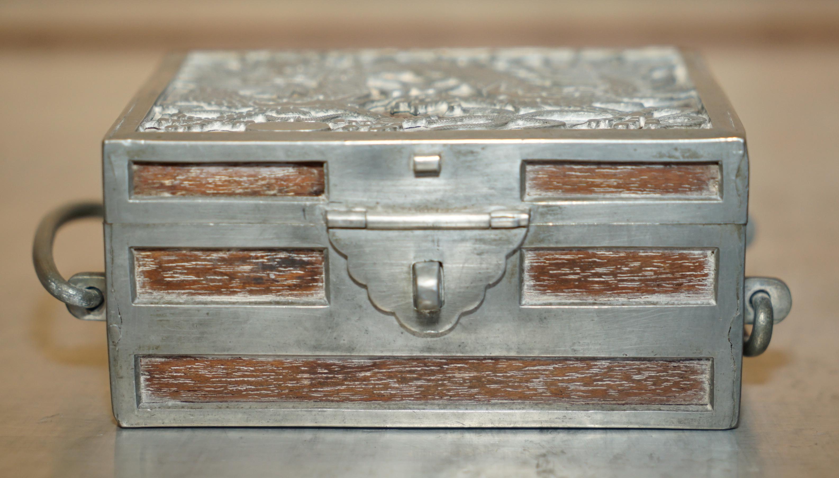 ANTIQUE CiRCA 1900 CHINESE KUT HING PEWTER & WOOD CARVED DRAGON JEWELLERY BOX For Sale 4