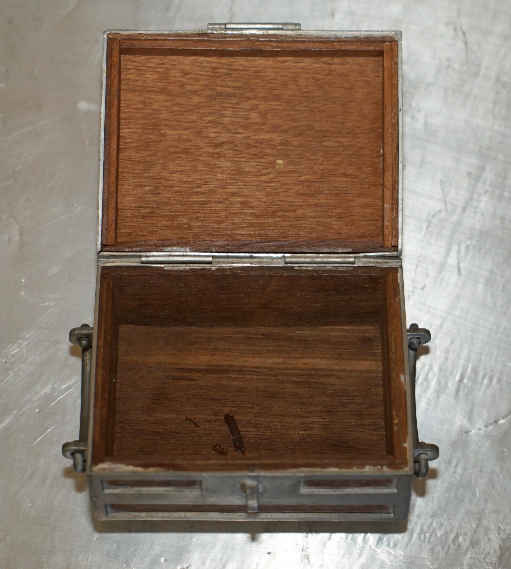 ANTIQUE CiRCA 1900 CHINESE KUT HING PEWTER & WOOD CARVED DRAGON JEWELLERY BOX For Sale 5