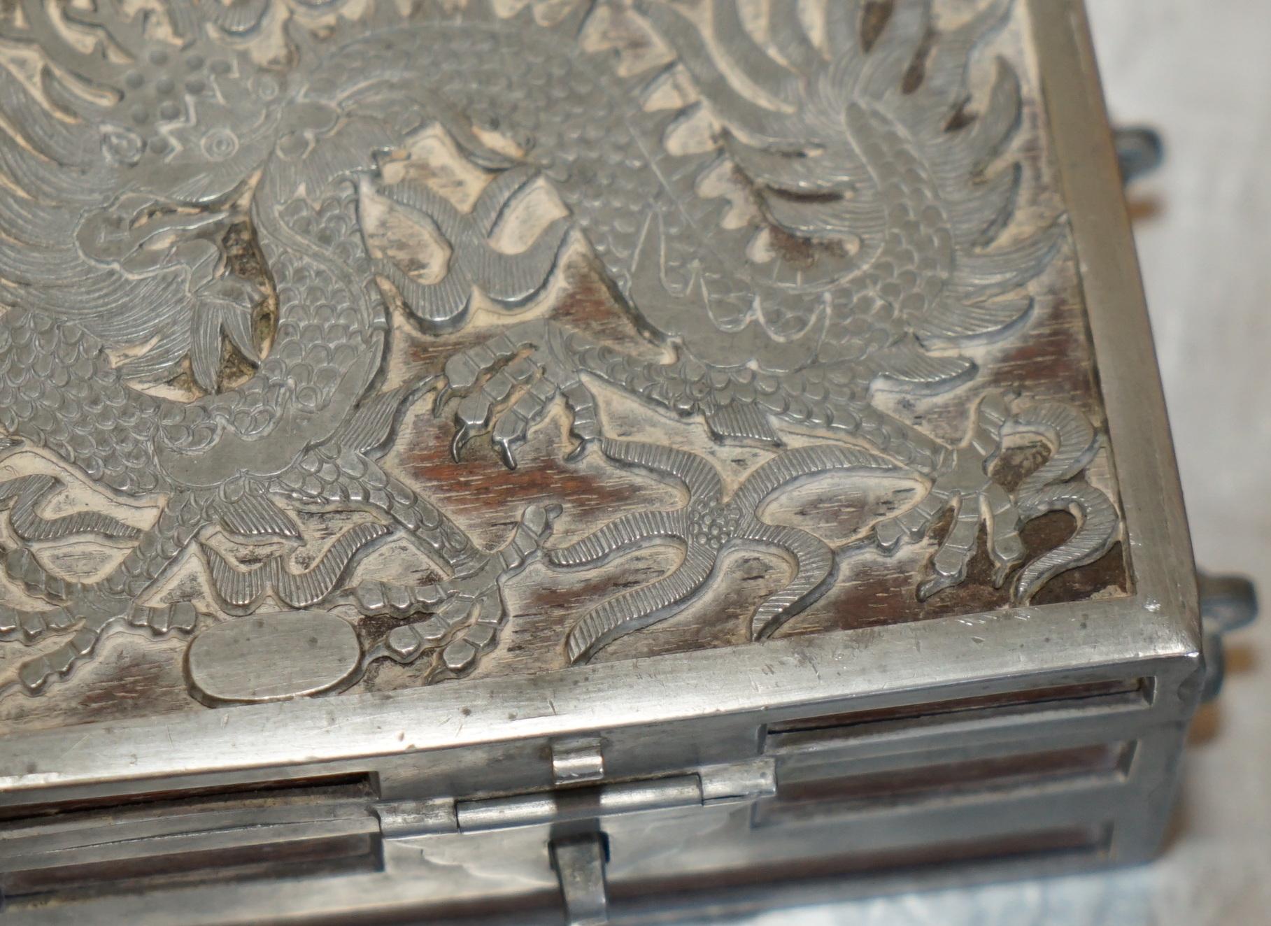 Hand-Crafted ANTIQUE CiRCA 1900 CHINESE KUT HING PEWTER & WOOD CARVED DRAGON JEWELLERY BOX For Sale
