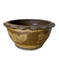 Antiquité circa 1900 Très grande jardinière chinoise en forme de dragon en faïence