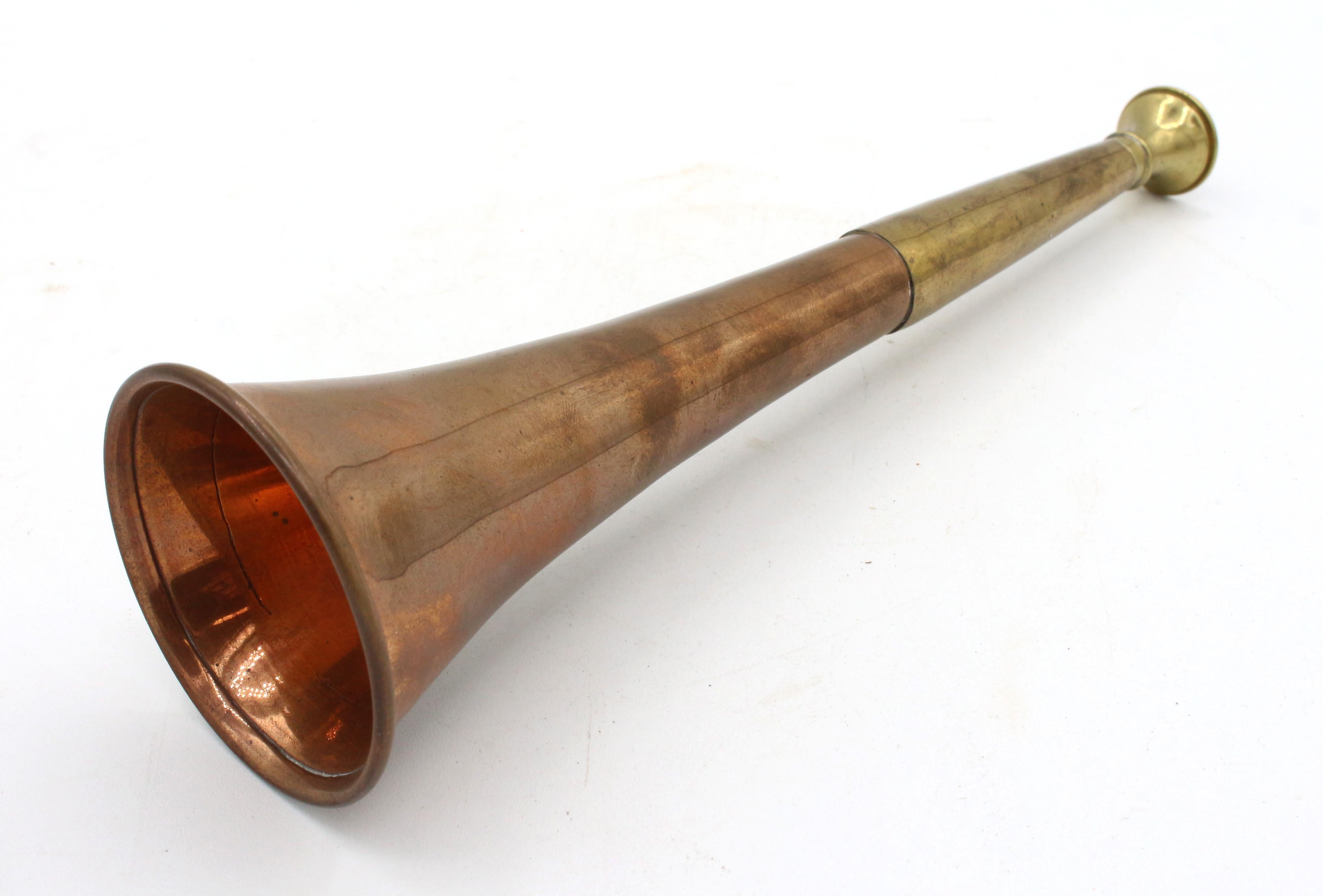 Antique, circa 1900, English fox hunting horn of copper & brass. Nicely patinated with age.
8.75