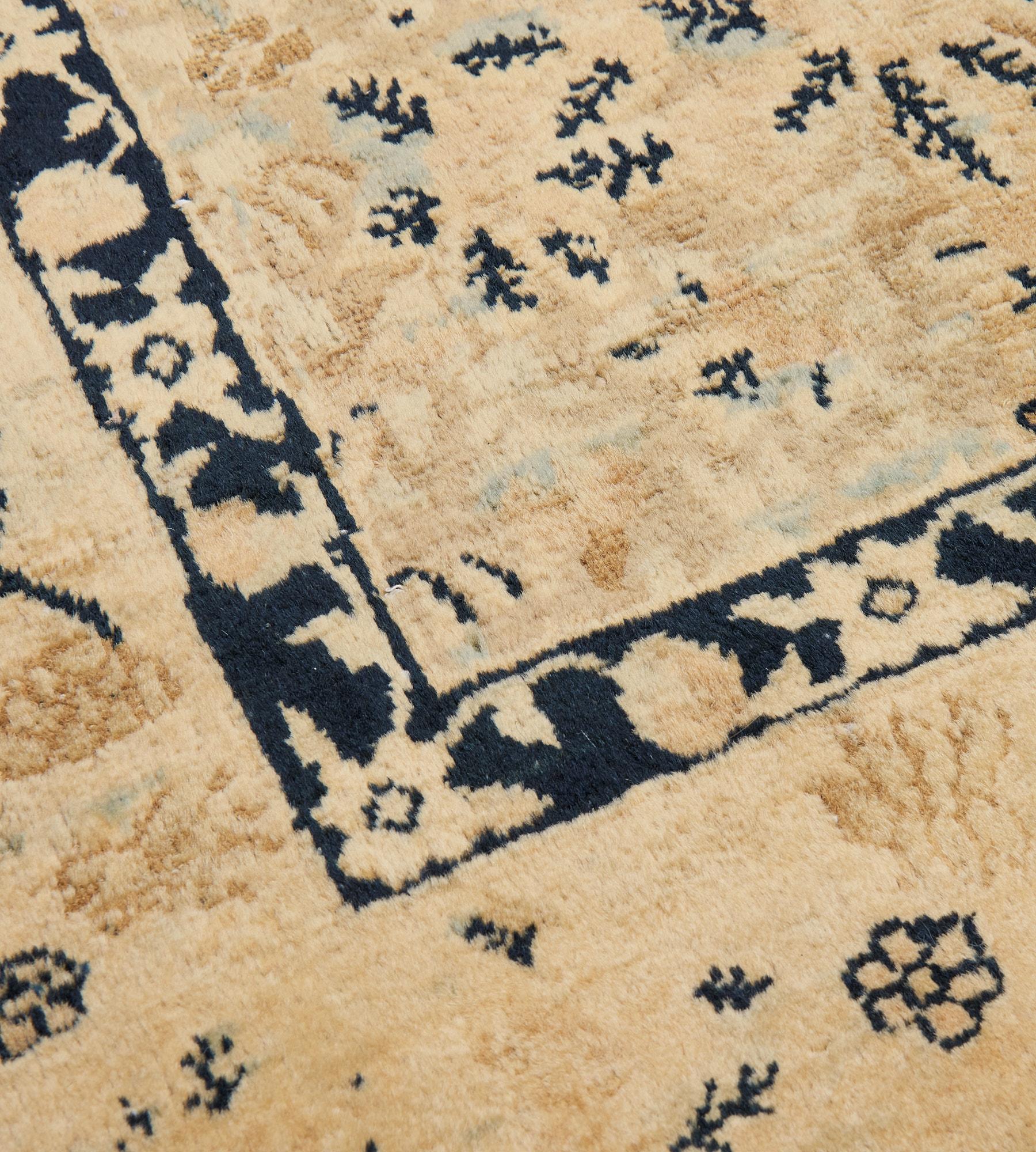 Antiker CIRCA-1900 Persischer Kirman-Teppich aus geblümter Wolle (20. Jahrhundert) im Angebot