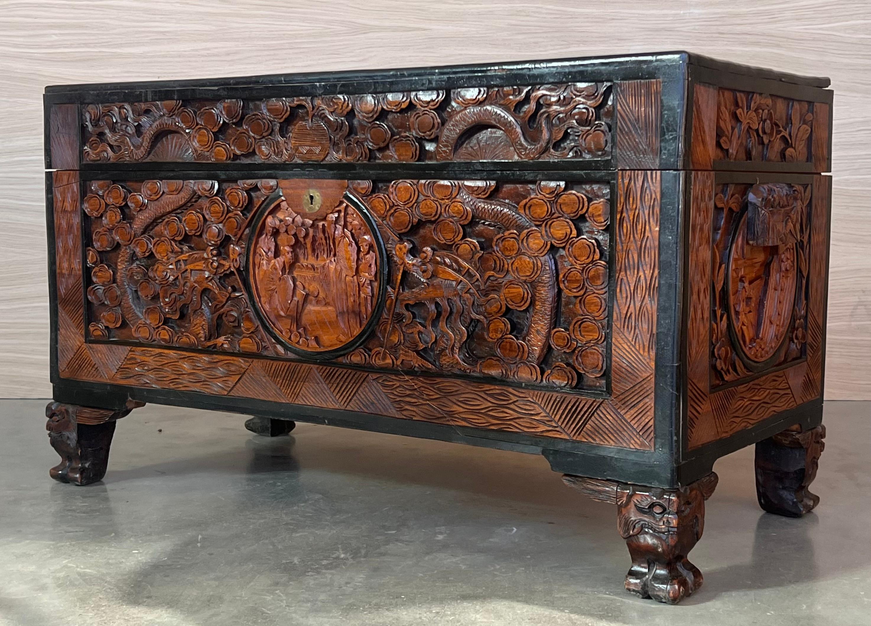 Antique circa 1900 Hand Carved Chinese Camphor Wood Travelling Trunk  For Sale 10