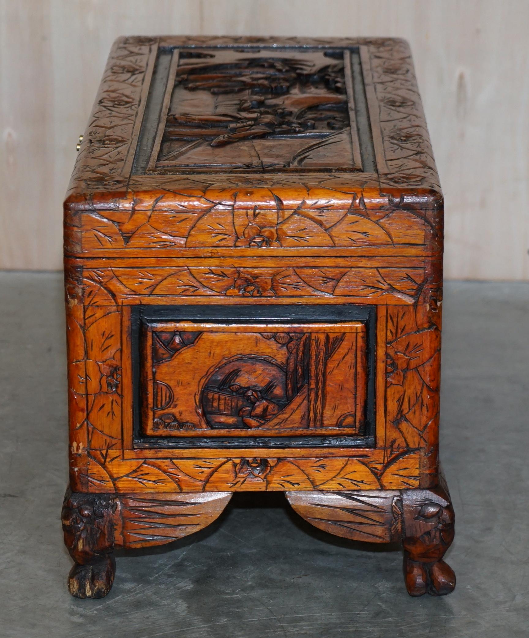 Ancienne malle de voyage chinoise en bois de campeur sculptée à la main datant d'environ 1900, belle finition en vente 1