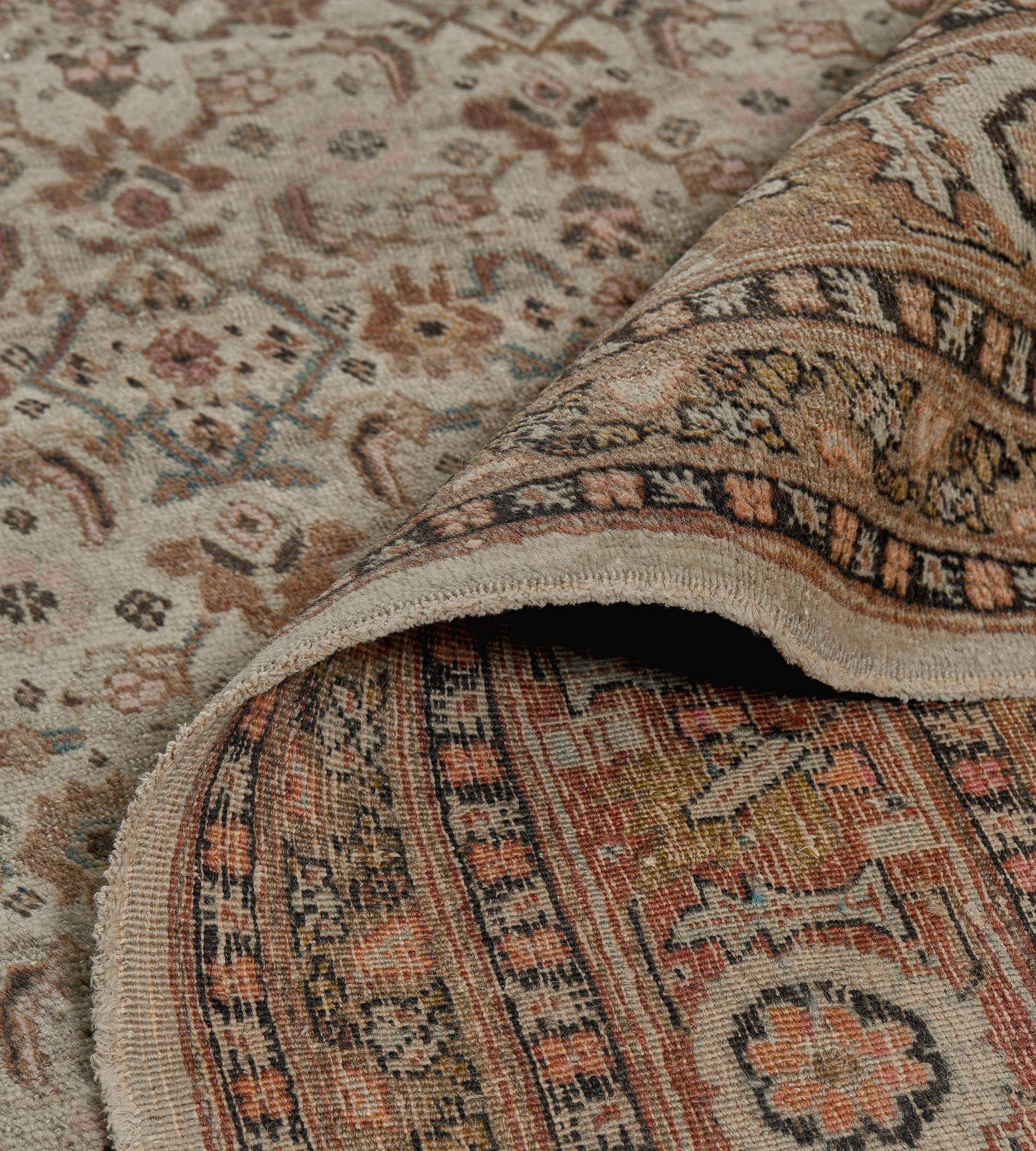 Antiker CIRCA-1900 Handgeknüpfter Wollteppich mit Herati-Muster Authentischer Persischer Täbriz-Teppich im Angebot 6