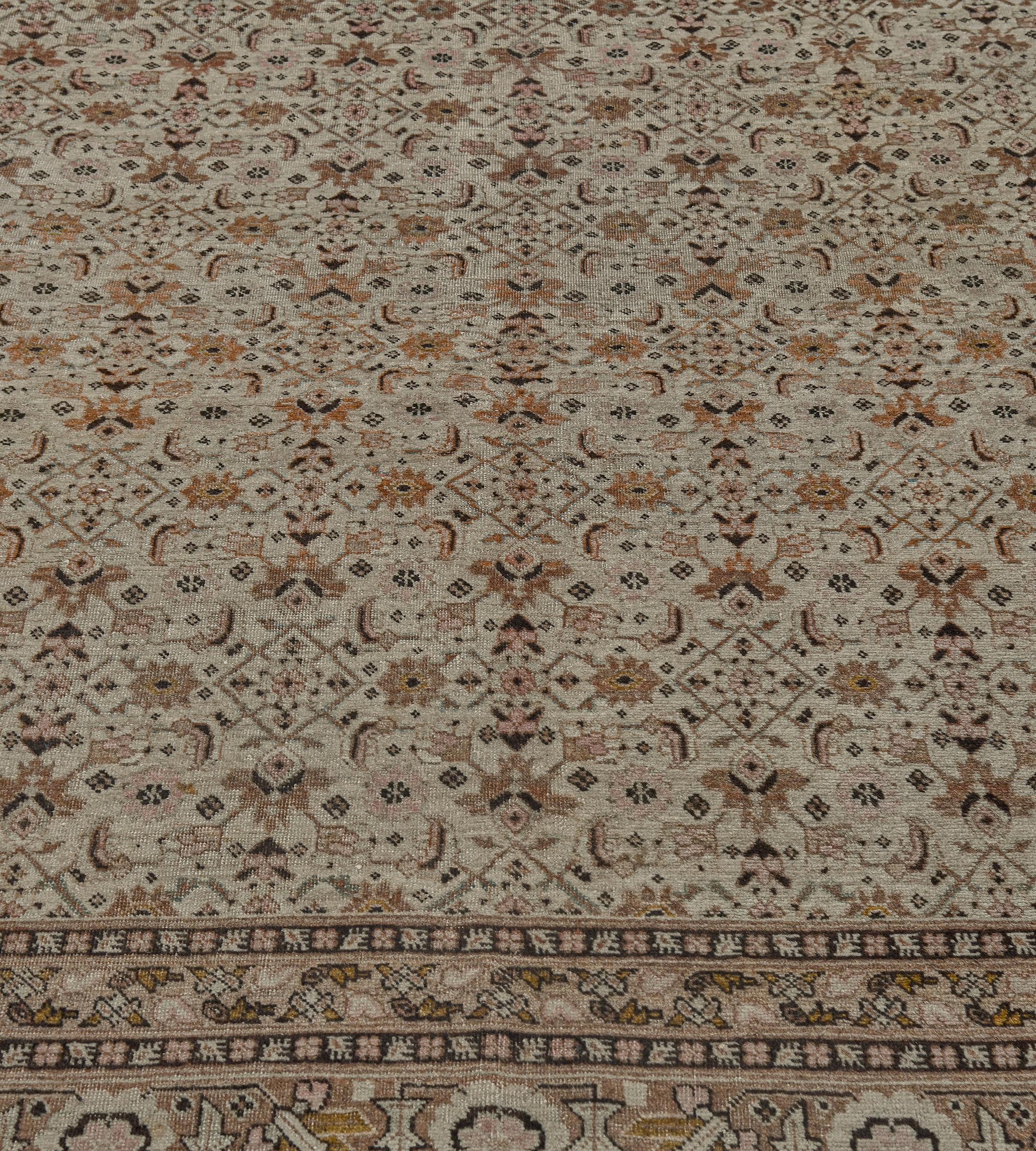 Antiker CIRCA-1900 Handgeknüpfter Wollteppich mit Herati-Muster Authentischer Persischer Täbriz-Teppich im Angebot 4